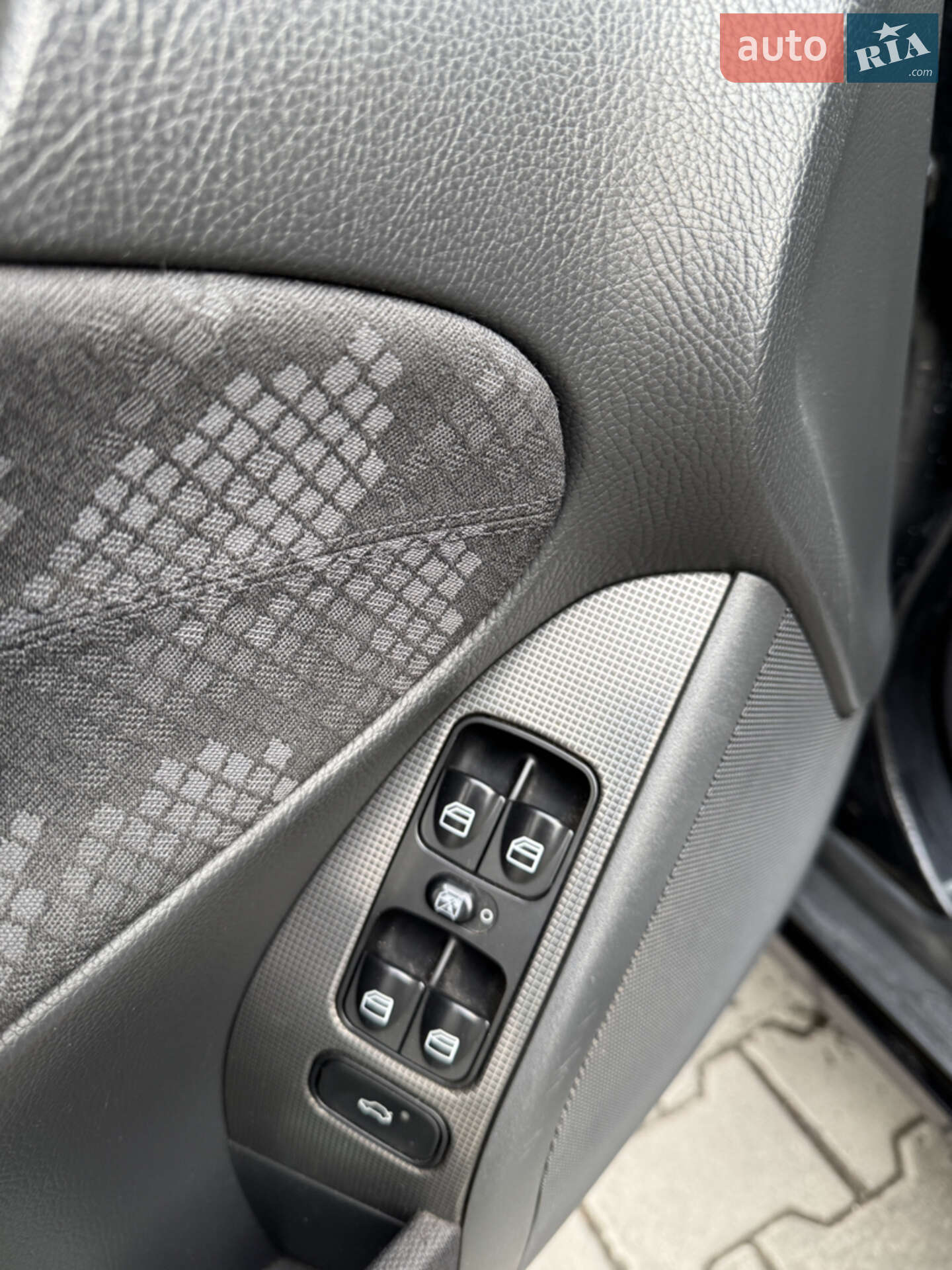 Mercedes-Benz C-Class 2003 VIN WDB2030161F466927 фото оголошення 16 з 25