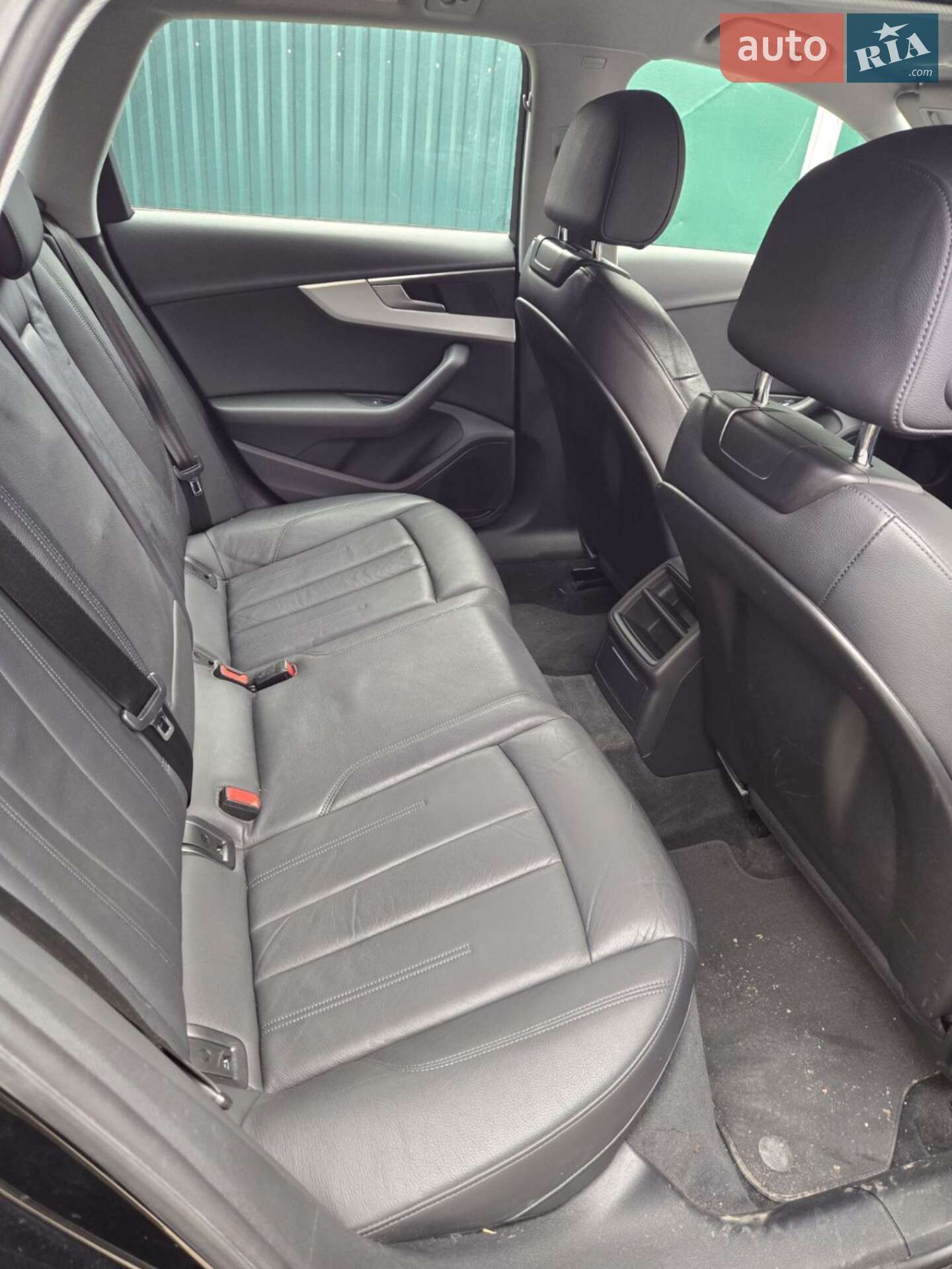Audi A4 2017 VIN WAUZZZF4XHA172891 фото оголошення 2 з 14