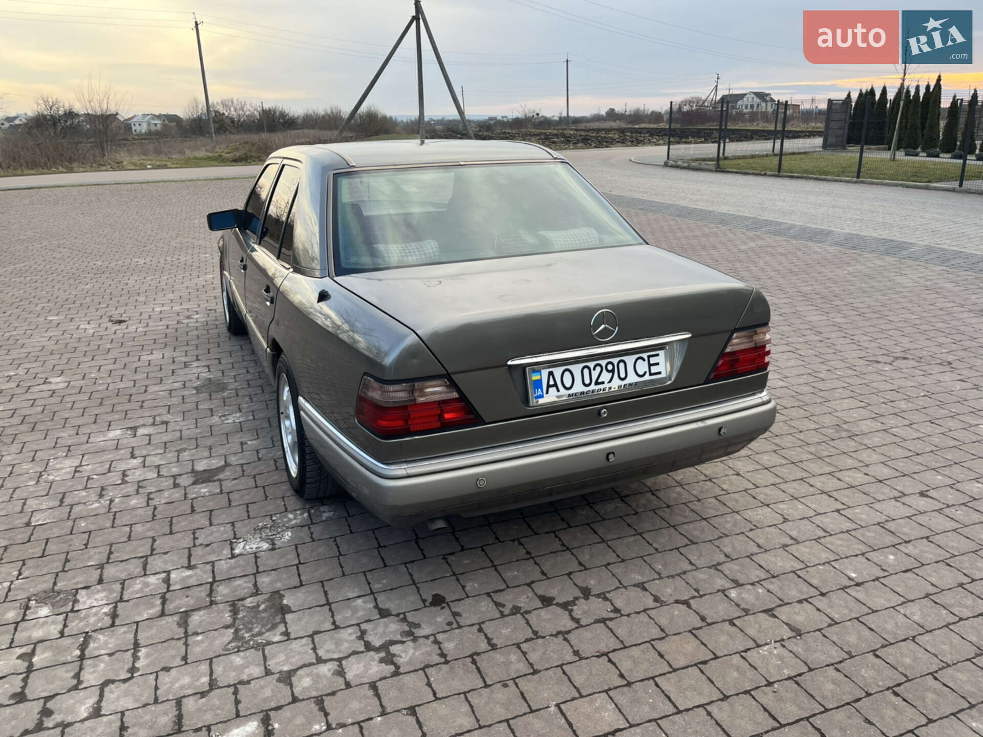 Mercedes-Benz E-Class 1994 VIN WDB124120GA310251 фото оголошення 4 з 8