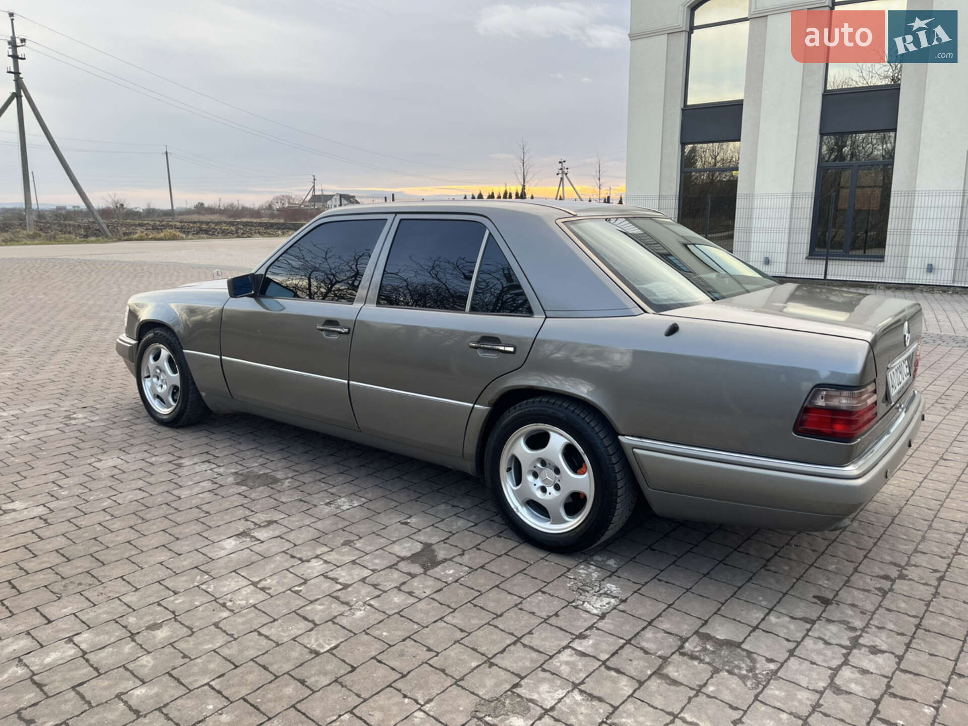 Mercedes-Benz E-Class 1994 VIN WDB124120GA310251 фото оголошення 5 з 8