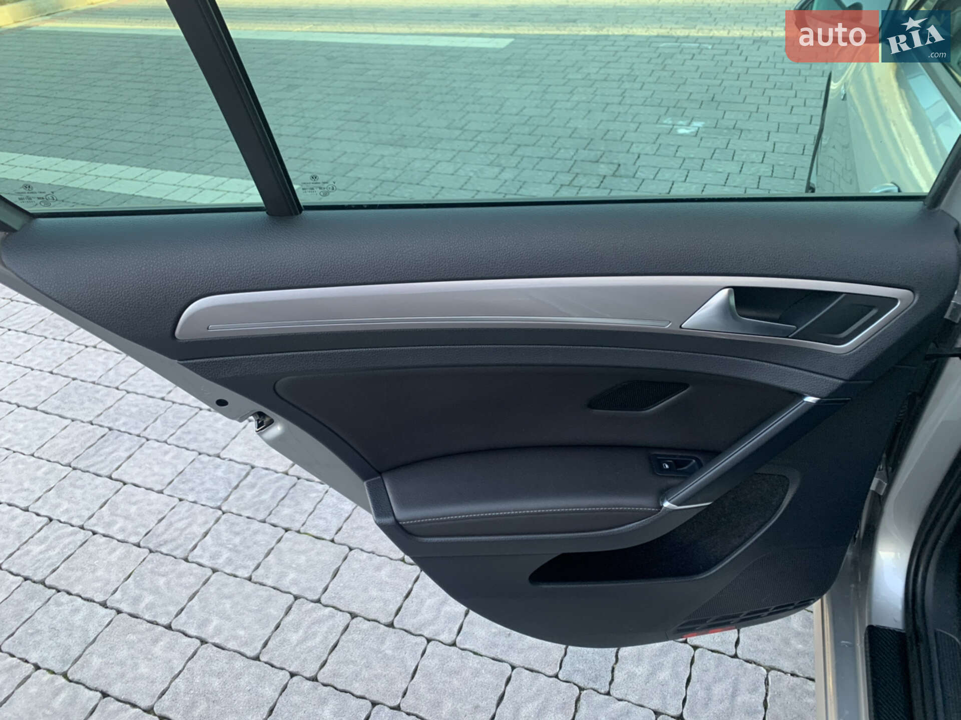 Volkswagen e-Golf 2014 VIN WVWZZZAUZFW905813 фото оголошення 2 з 42