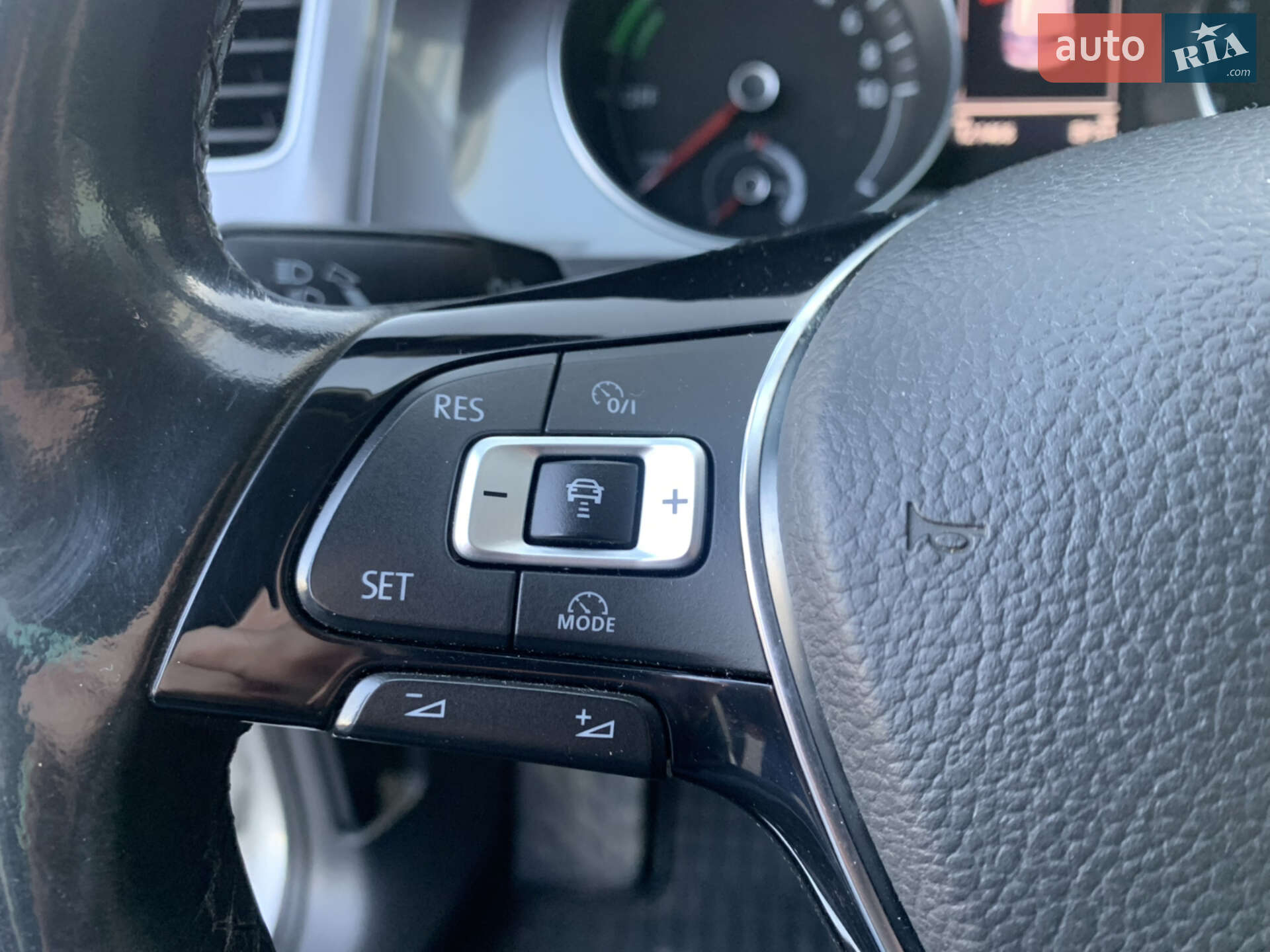 Volkswagen e-Golf 2014 VIN WVWZZZAUZFW905813 фото оголошення 10 з 42