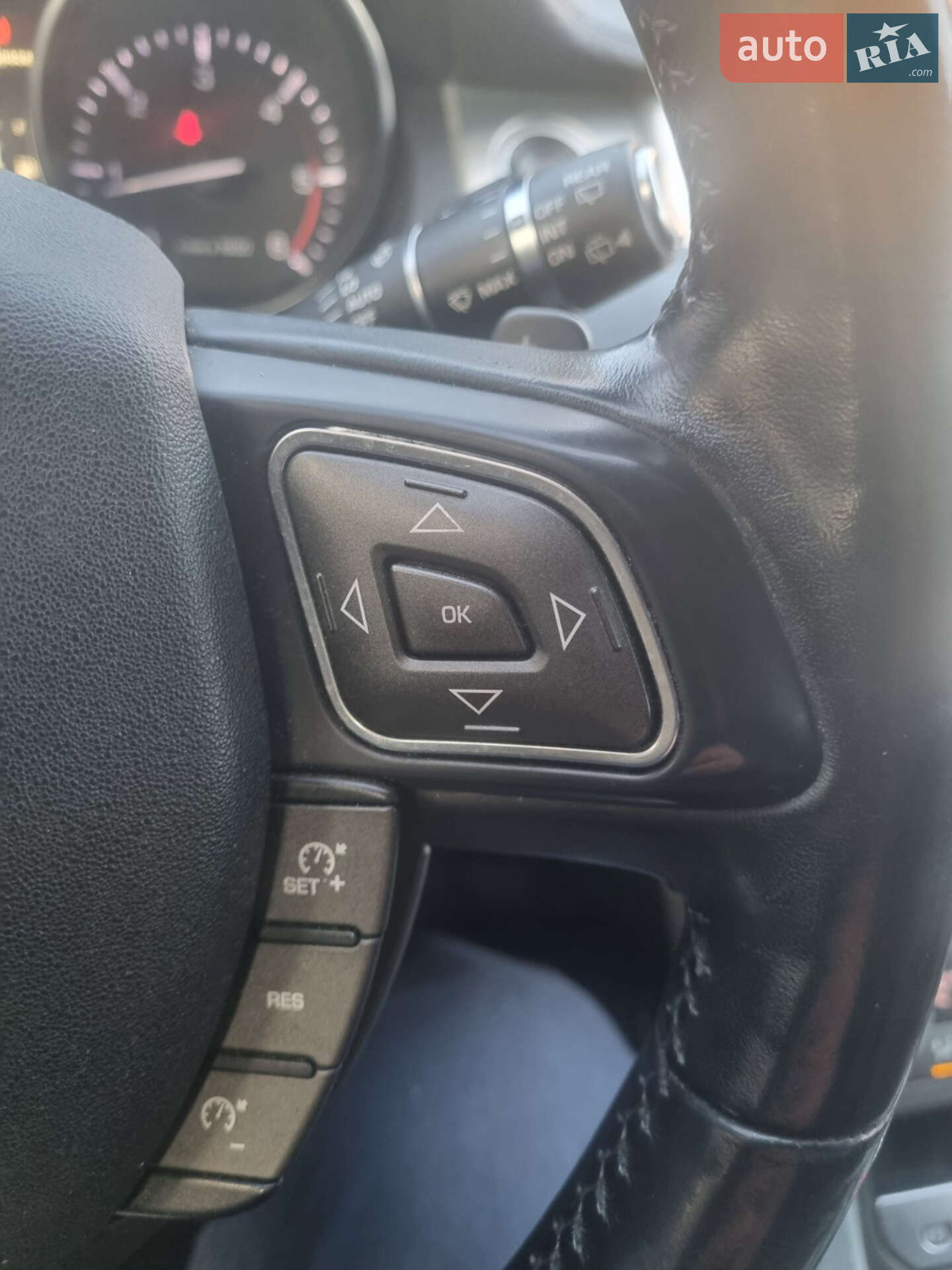Land Rover Range Rover Evoque 2011 VIN SALVA2BE1CH610706 фото оголошення 2 з 16