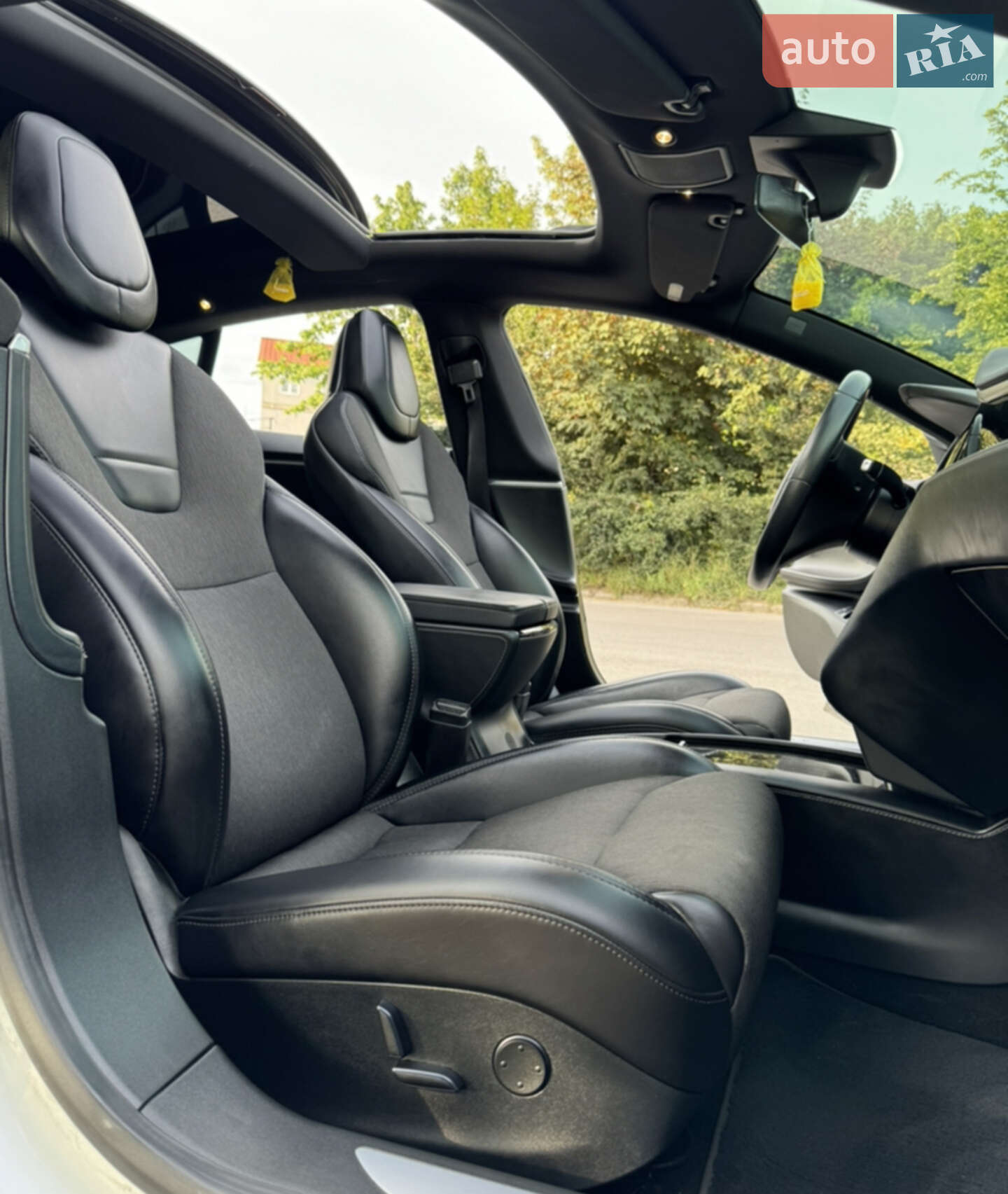Tesla Model S 2017 VIN 5YJSA1E19HF210008 фото оголошення 8 з 9