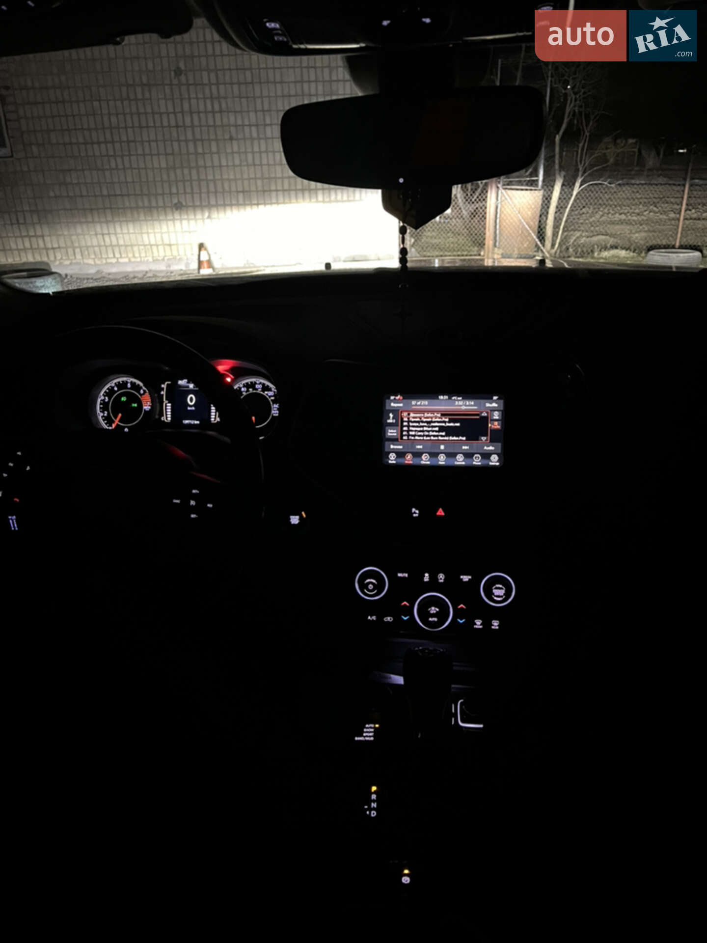 Jeep Cherokee 2019 VIN 1C4PJMLB0KD104290 фото оголошення 32 з 35