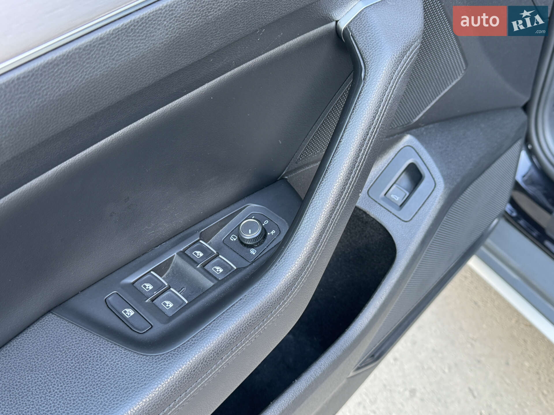 Volkswagen Passat Alltrack 2018 VIN WVWZZZ3CZJE138006 фото оголошення 37 з 46