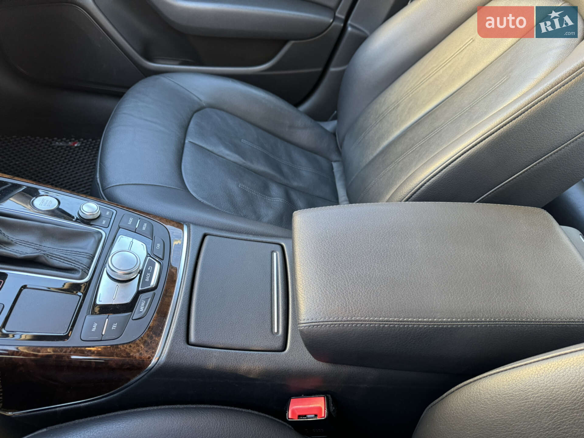 Audi A6 2014 VIN WAUFGAFC0FN020951 фото оголошення 32 з 48