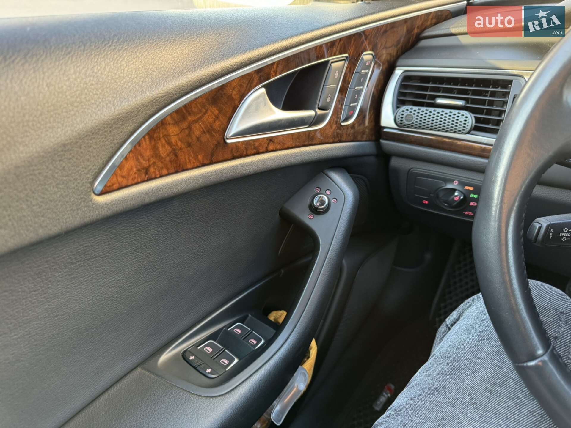 Audi A6 2014 VIN WAUFGAFC0FN020951 фото оголошення 34 з 48