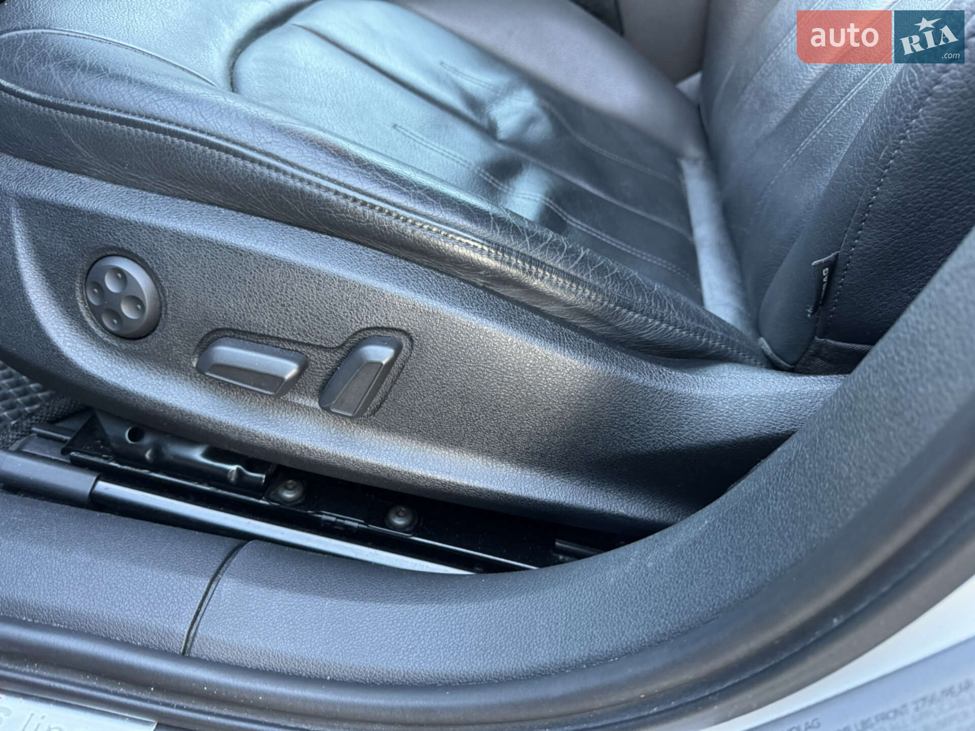 Audi A6 2014 VIN WAUFGAFC0FN020951 фото оголошення 42 з 48