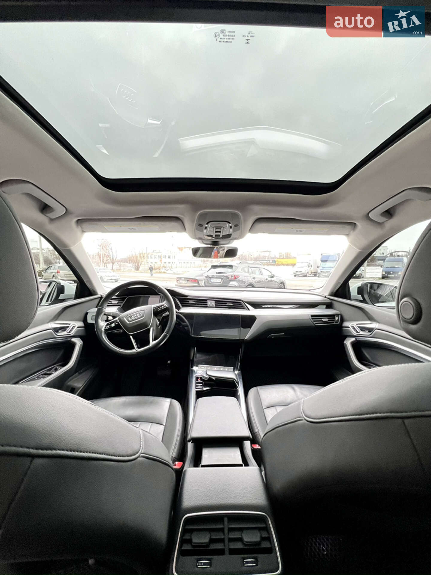 Audi e-tron 2019 VIN WA1AAAGE8KB009572 фото оголошення 8 з 9