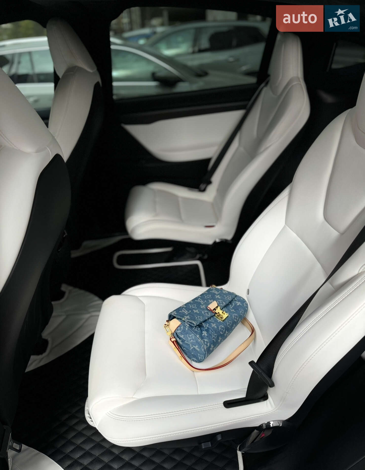 Tesla Model X 2019 VIN 5YJXCBE45LF239496 фото оголошення 6 з 13