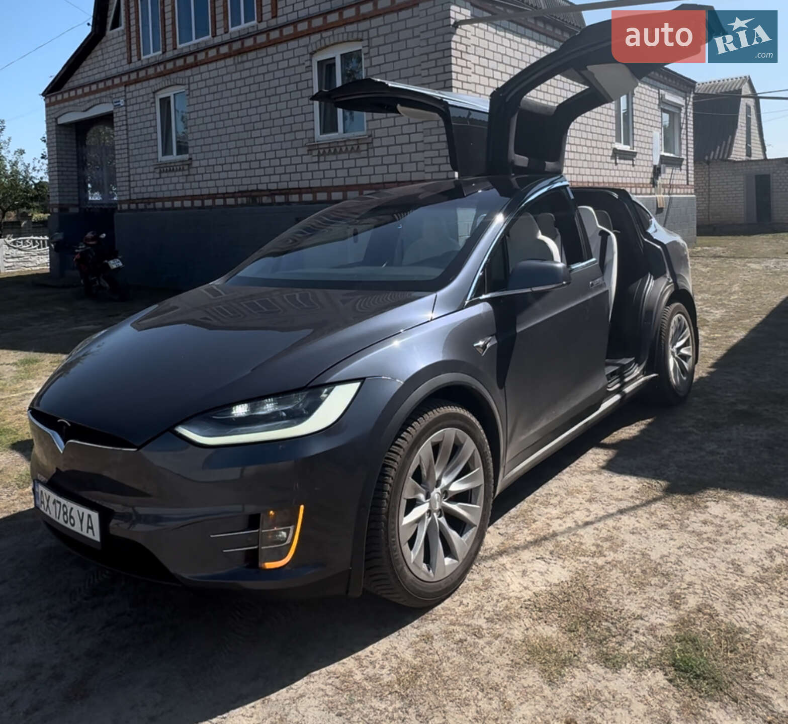 Tesla Model X 2019 VIN 5YJXCBE45LF239496 фото оголошення 11 з 13