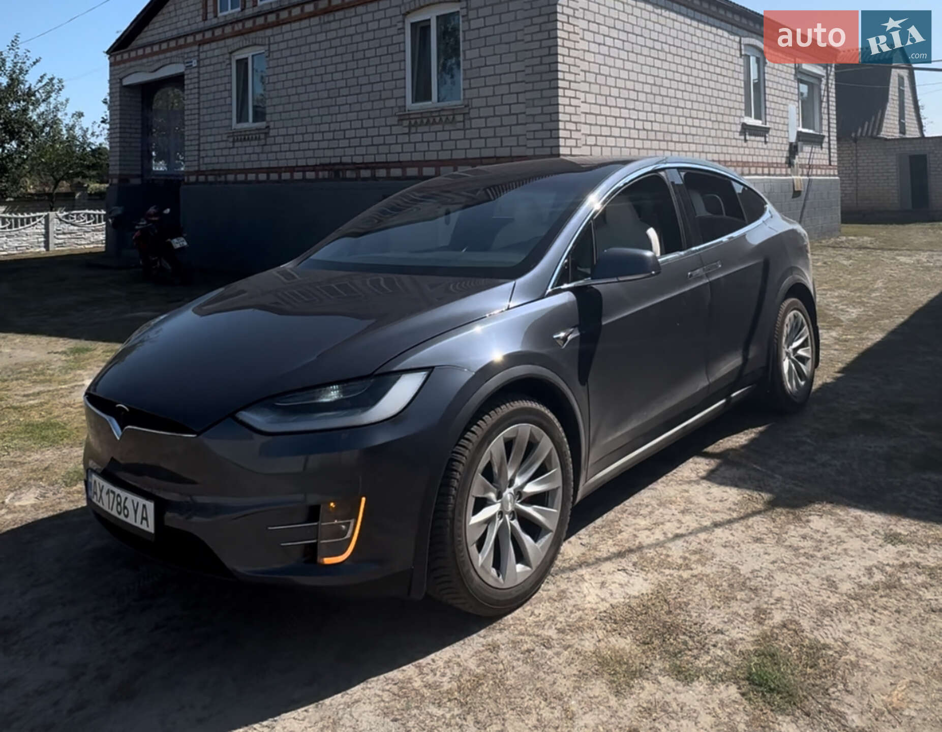 Tesla Model X 2019 VIN 5YJXCBE45LF239496 фото оголошення 12 з 13