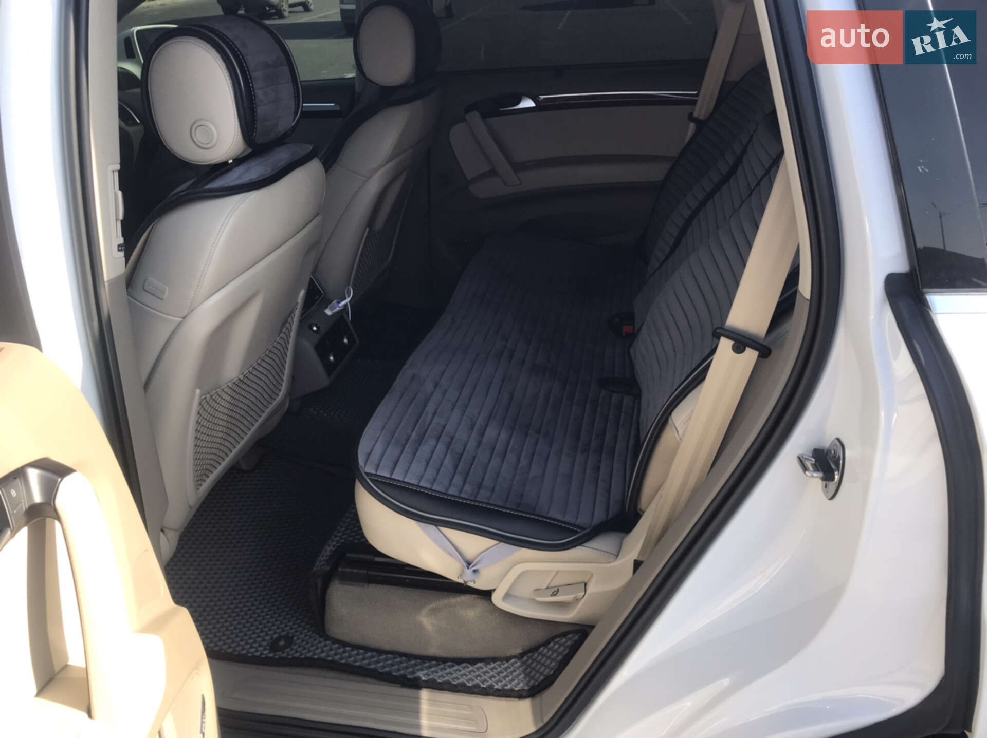 Audi Q7 2015 VIN WA1LGAFE6FD015664 фото оголошення 2 з 11