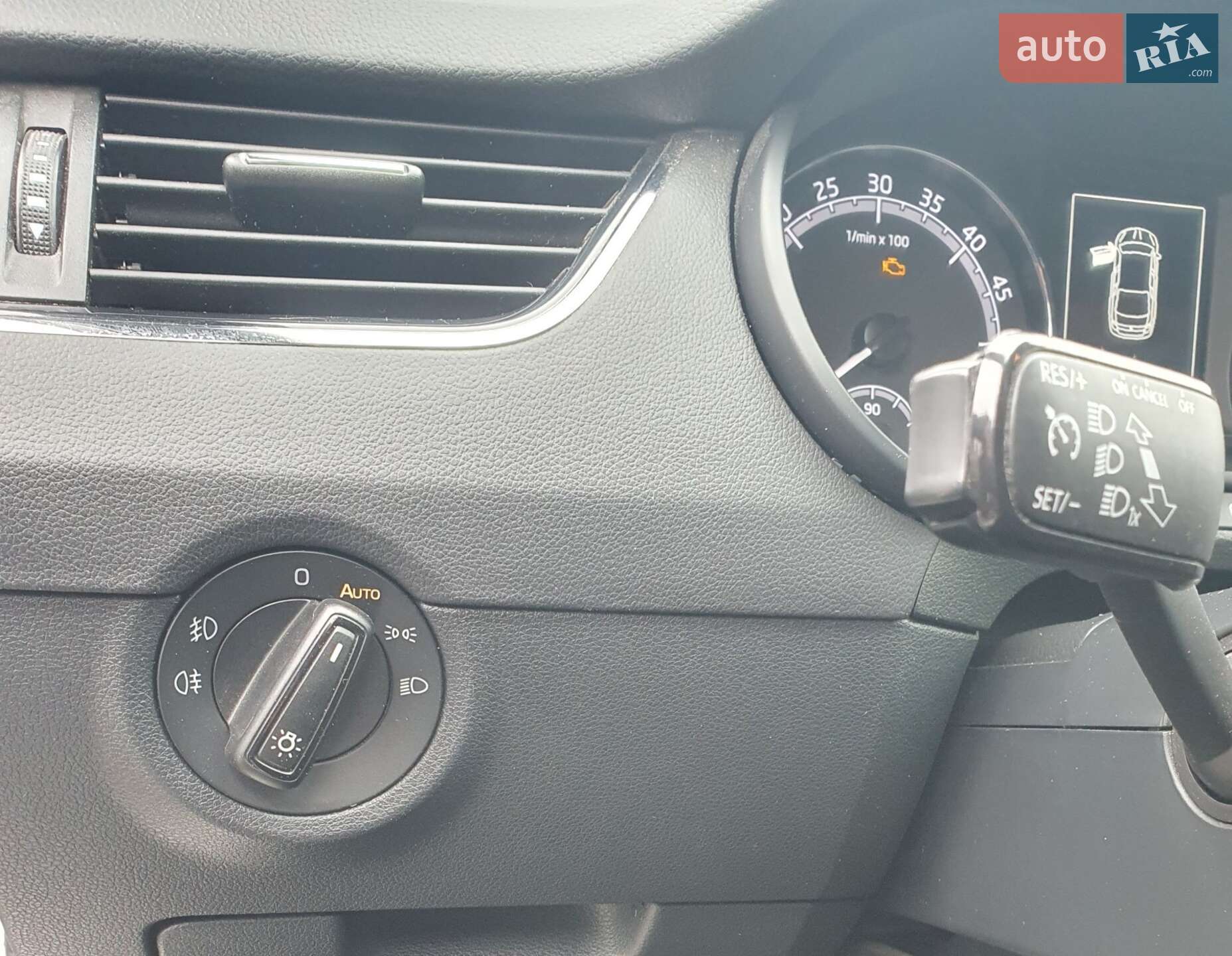 Skoda Octavia 2017 VIN TMBAG7NE1J0151086 фото оголошення 18 з 25