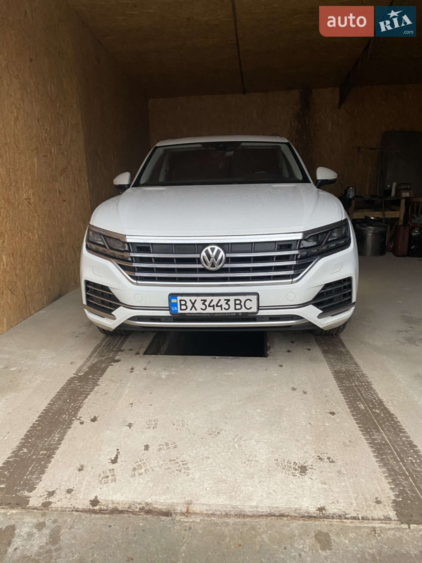 Volkswagen Touareg 2018 VIN WVGZZZCRZJD007231 фото оголошення 35 з 37