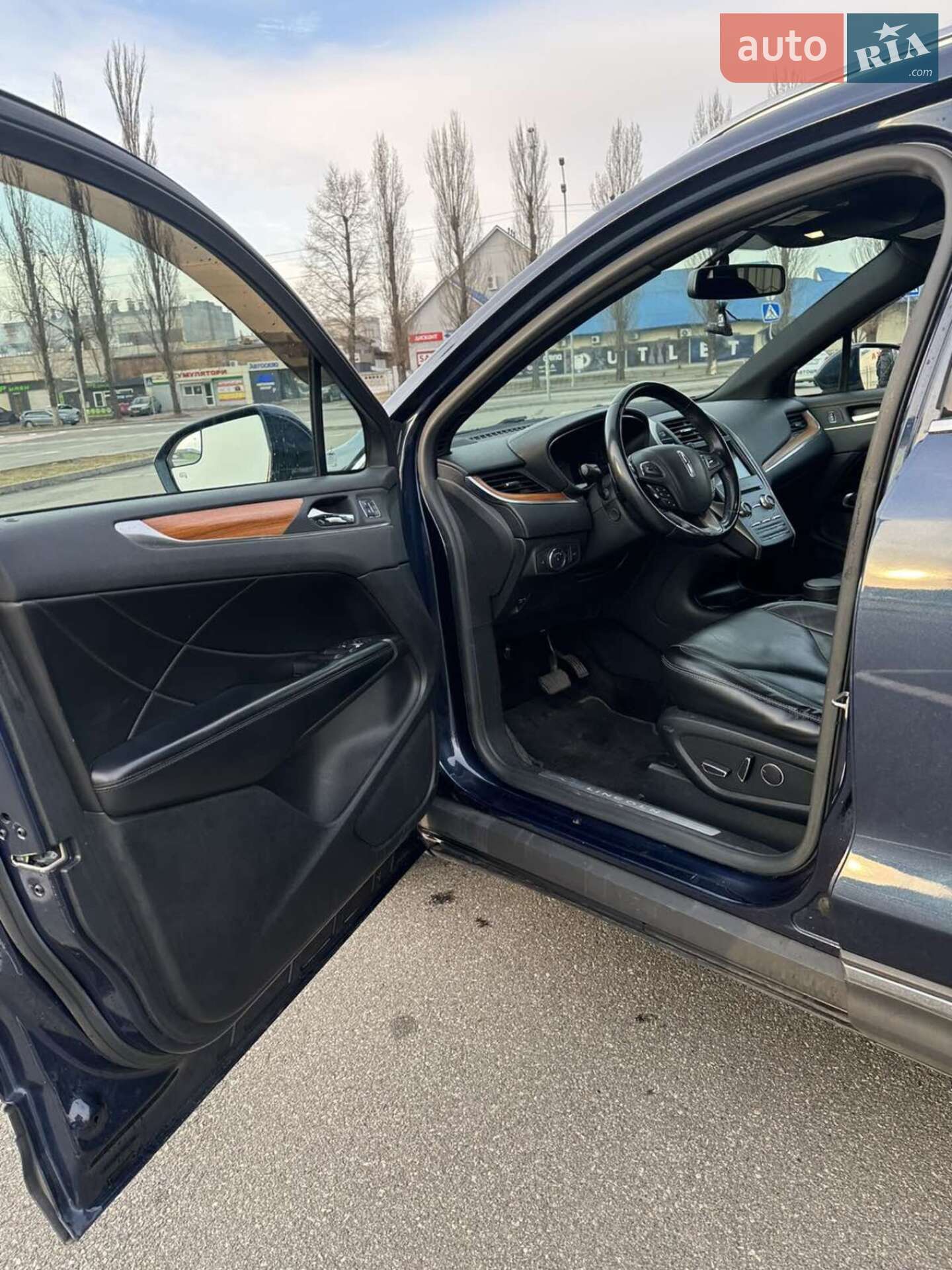 Lincoln MKC 2017 VIN 5LMCJ2D97HUL62824 фото оголошення 8 з 19