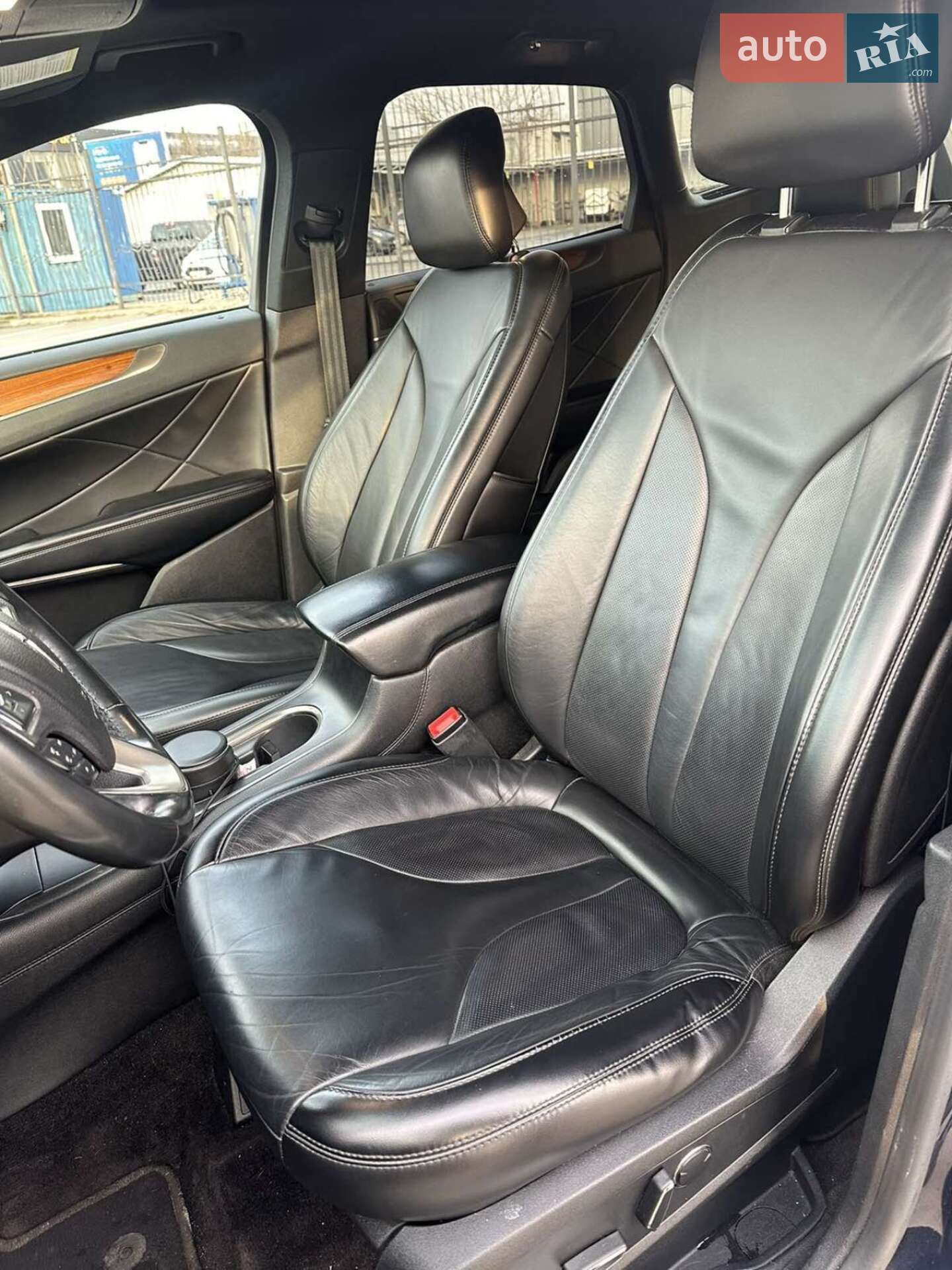 Lincoln MKC 2017 VIN 5LMCJ2D97HUL62824 фото оголошення 11 з 19