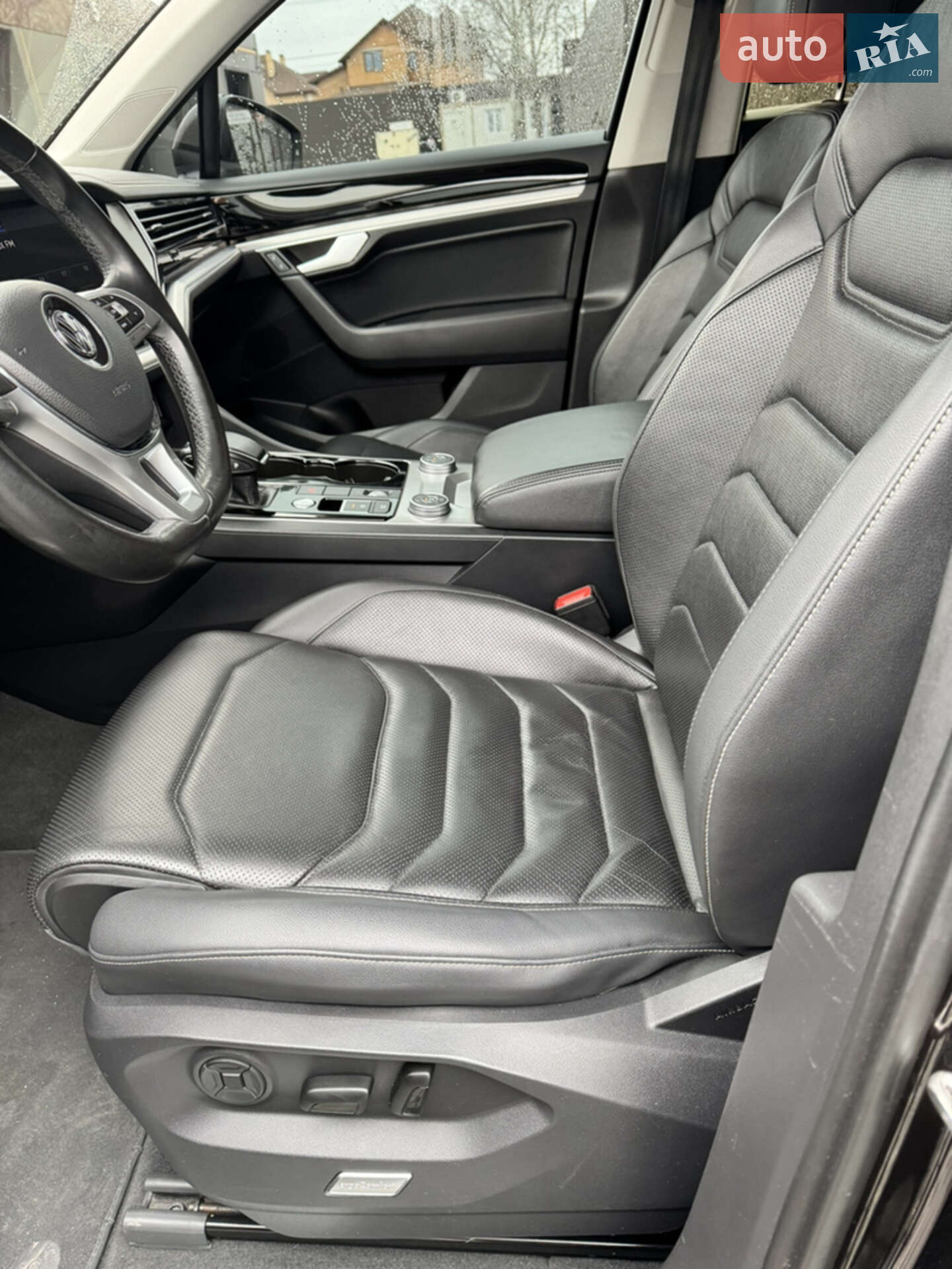 Volkswagen Touareg 2018 VIN WVGZZZCRZJD002084 фото оголошення 33 з 60