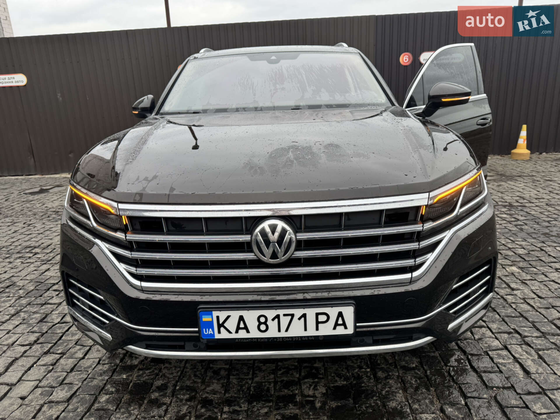 Volkswagen Touareg 2018 VIN WVGZZZCRZJD002084 фото оголошення 23 з 60
