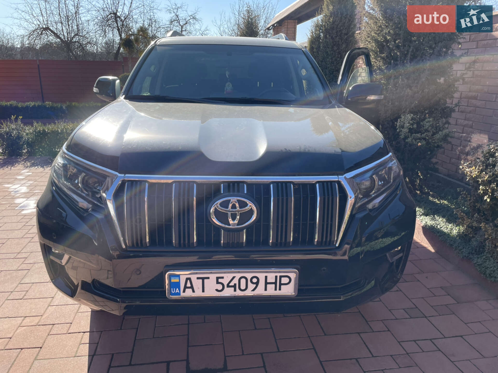 Toyota Land Cruiser Prado 2019 VIN JTEBU3FJ30K167869 фото оголошення 2 з 17