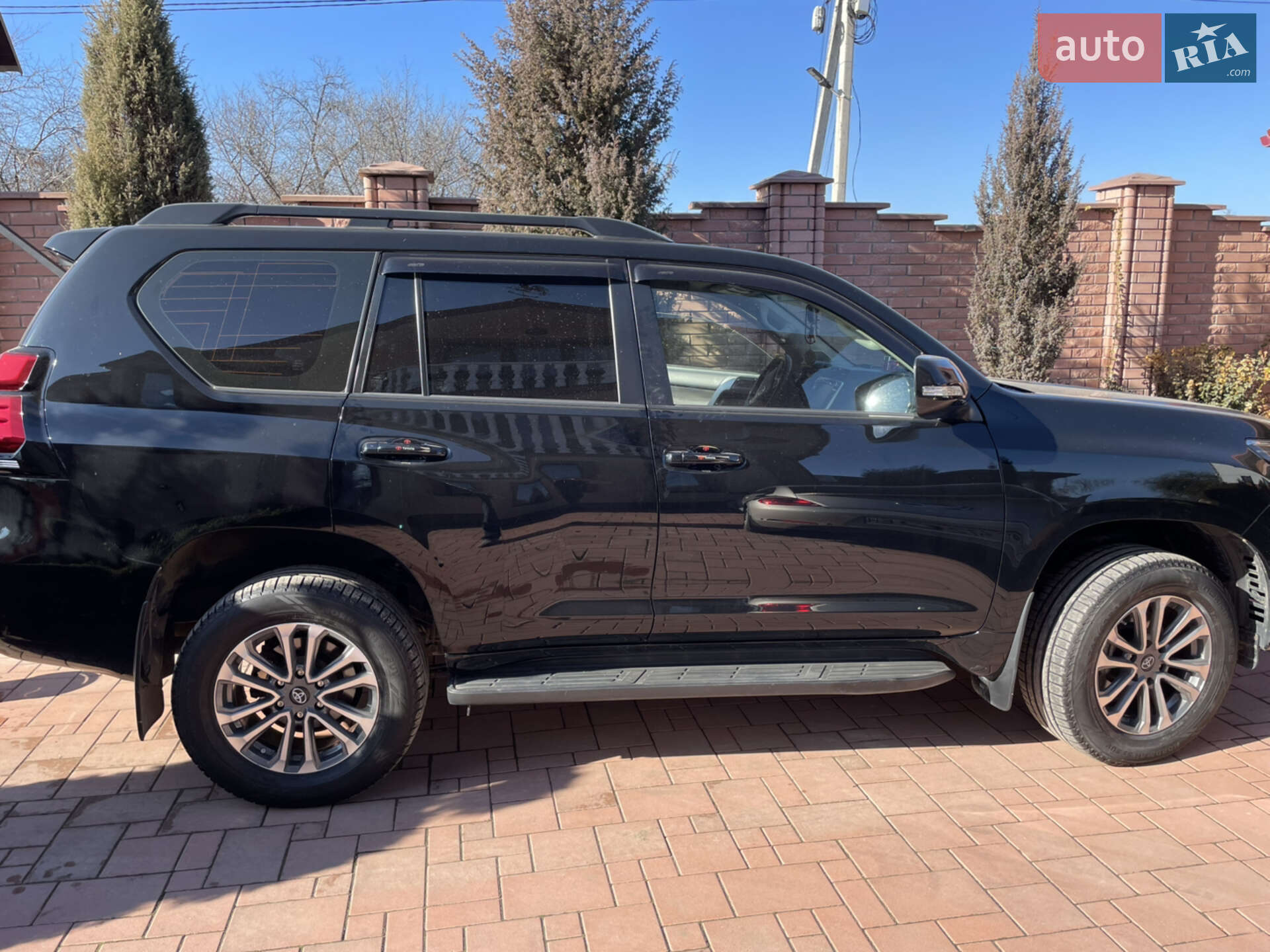 Toyota Land Cruiser Prado 2019 VIN JTEBU3FJ30K167869 фото оголошення 3 з 17