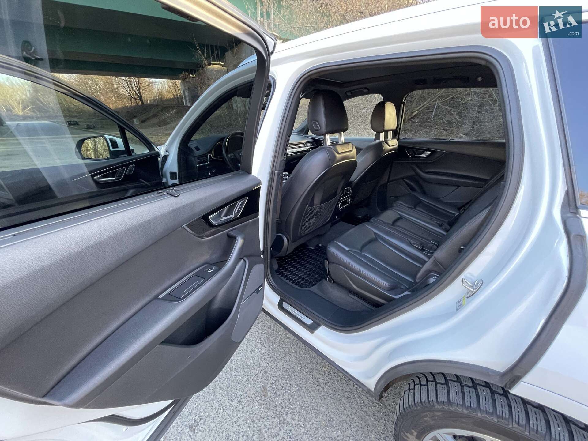 Audi Q7 2017 VIN WA1VAAF7XJD012643 фото оголошення 28 з 57