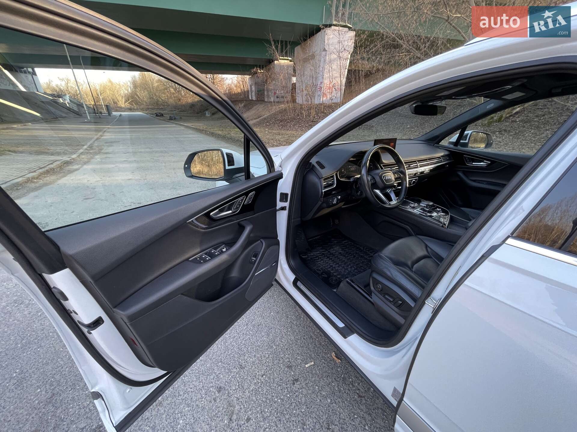 Audi Q7 2017 VIN WA1VAAF7XJD012643 фото оголошення 29 з 57