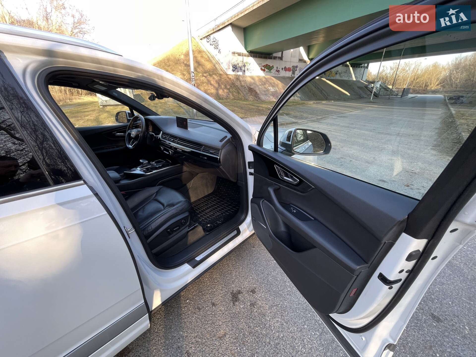 Audi Q7 2017 VIN WA1VAAF7XJD012643 фото оголошення 33 з 57