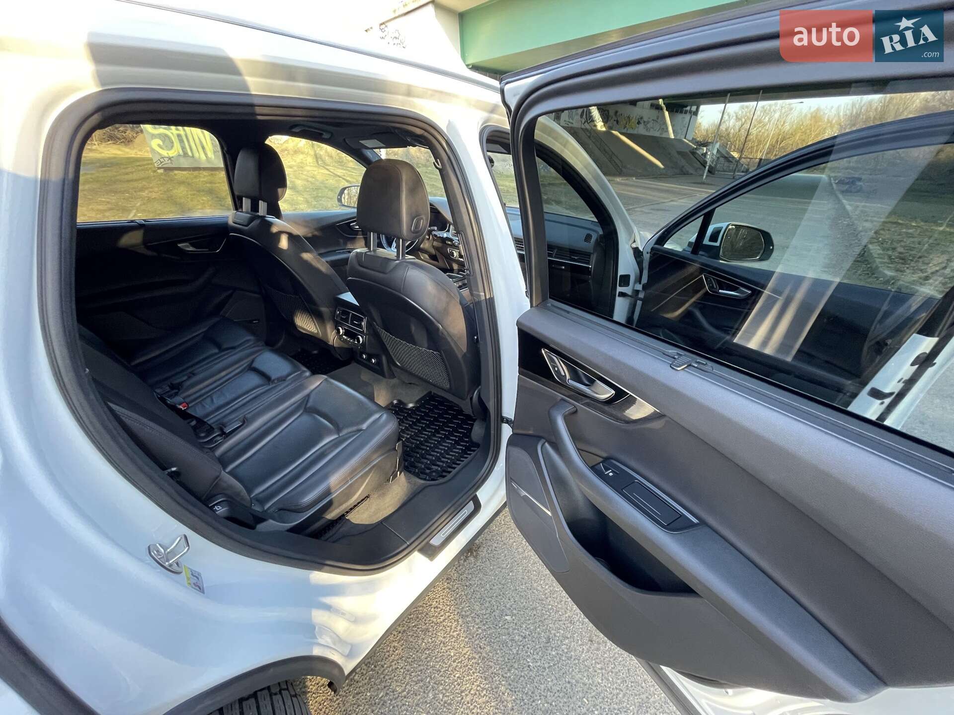 Audi Q7 2017 VIN WA1VAAF7XJD012643 фото оголошення 34 з 57
