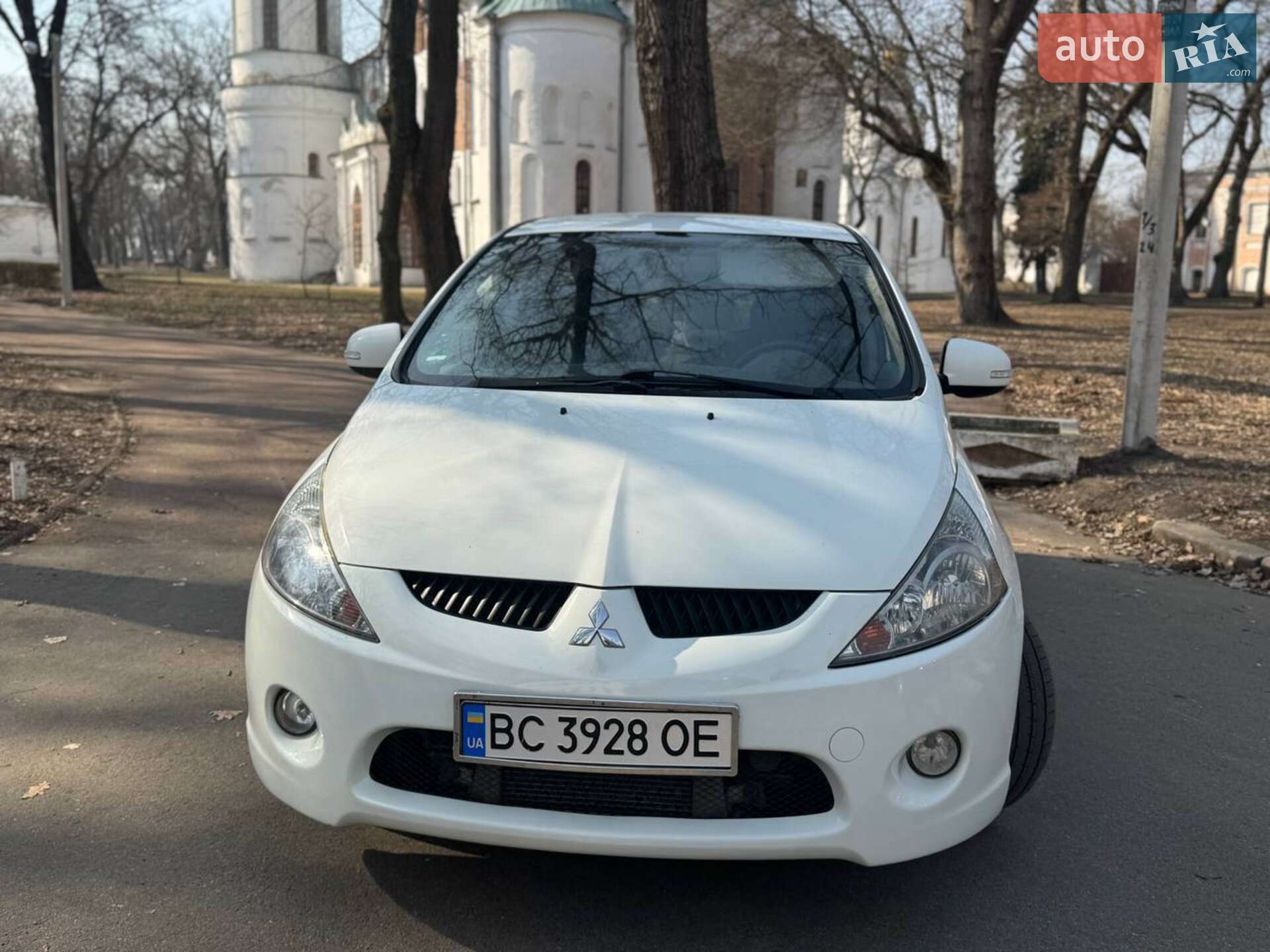 Mitsubishi Grandis 2010 VIN JMBLJNA8WAZ400499 фото оголошення 2 з 15