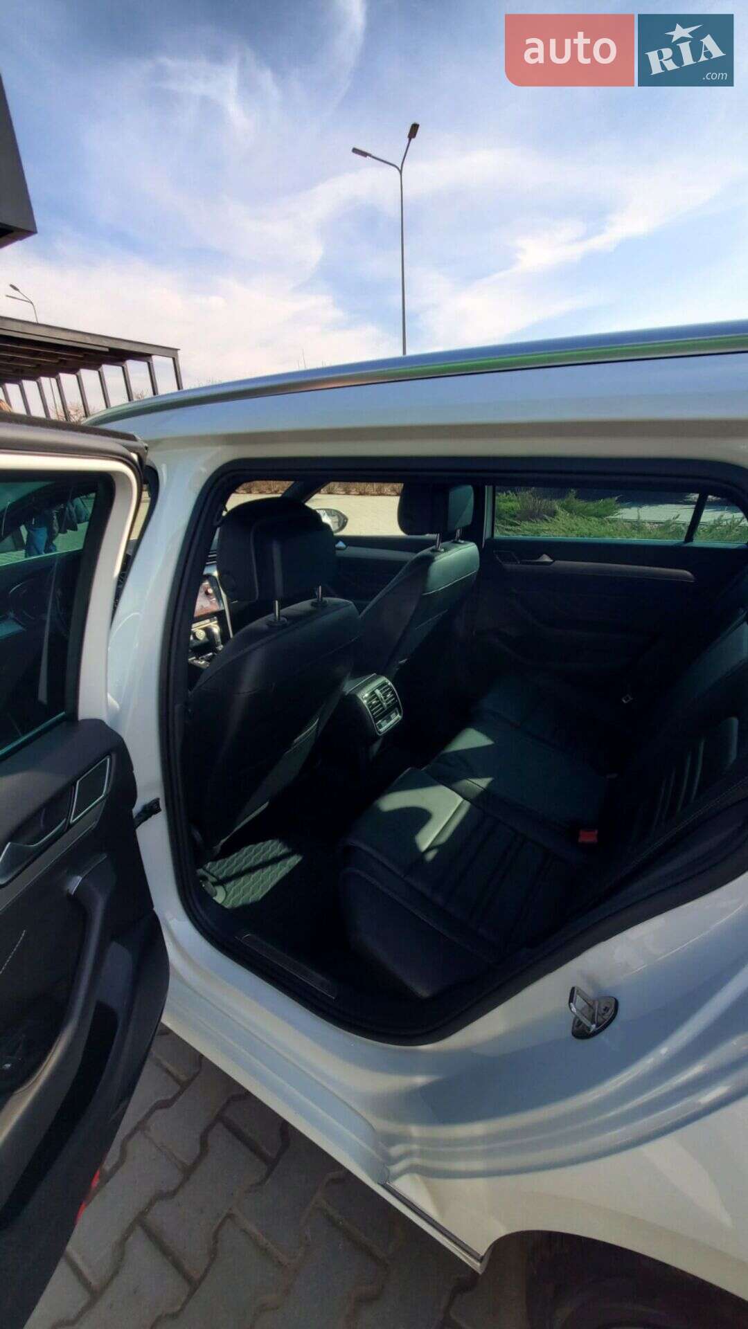Volkswagen Passat 2020 VIN WVWZZZ3CZLE143007 фото оголошення 16 з 22