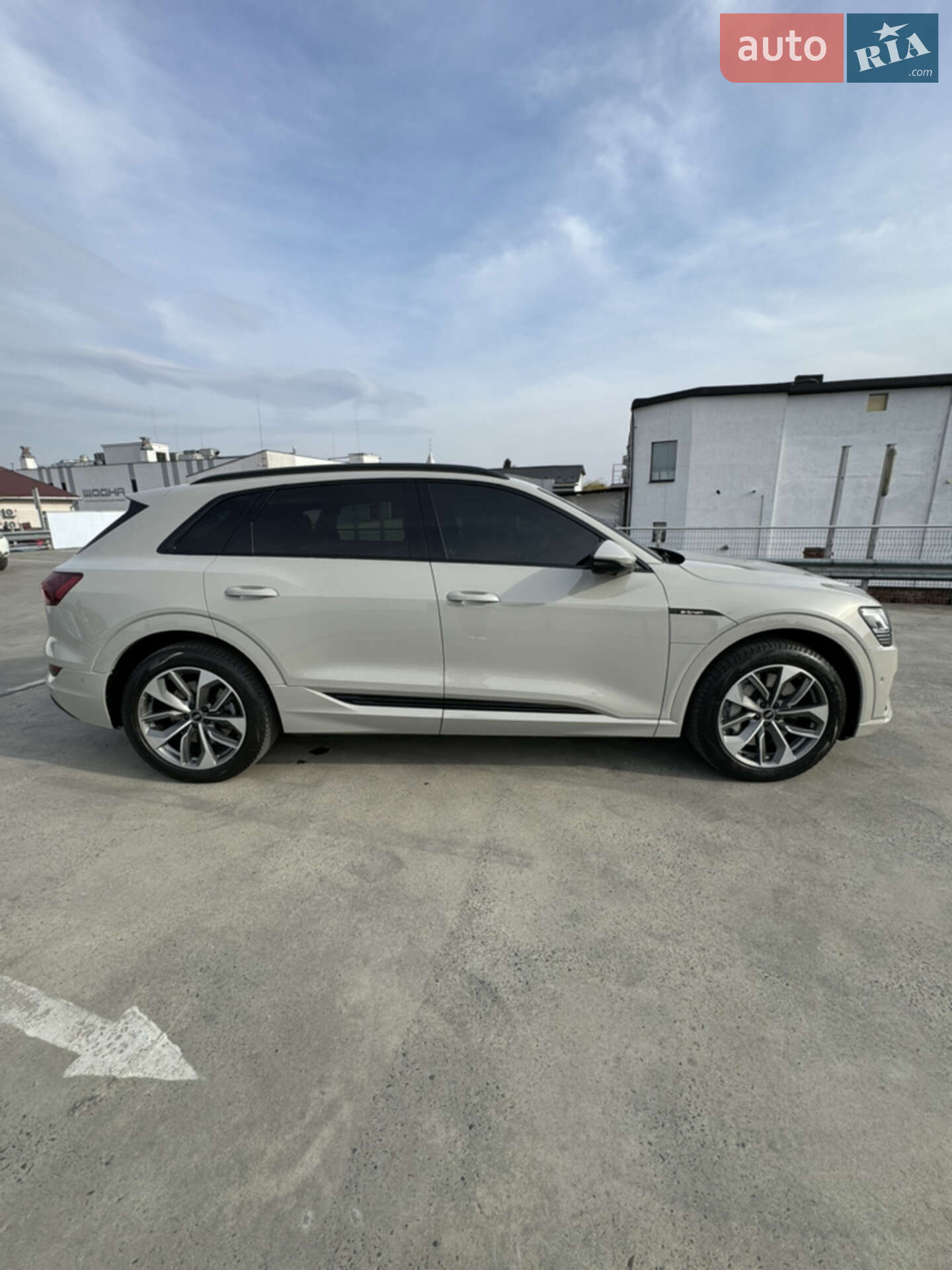 Audi e-tron 2020 VIN WA1LABGE2MB011318 фото оголошення 2 з 38