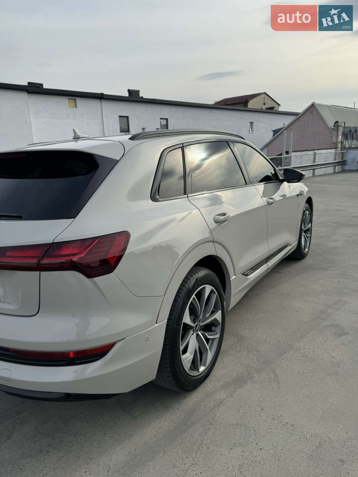 Audi e-tron 2020 VIN WA1LABGE2MB011318 фото оголошення 9 з 38