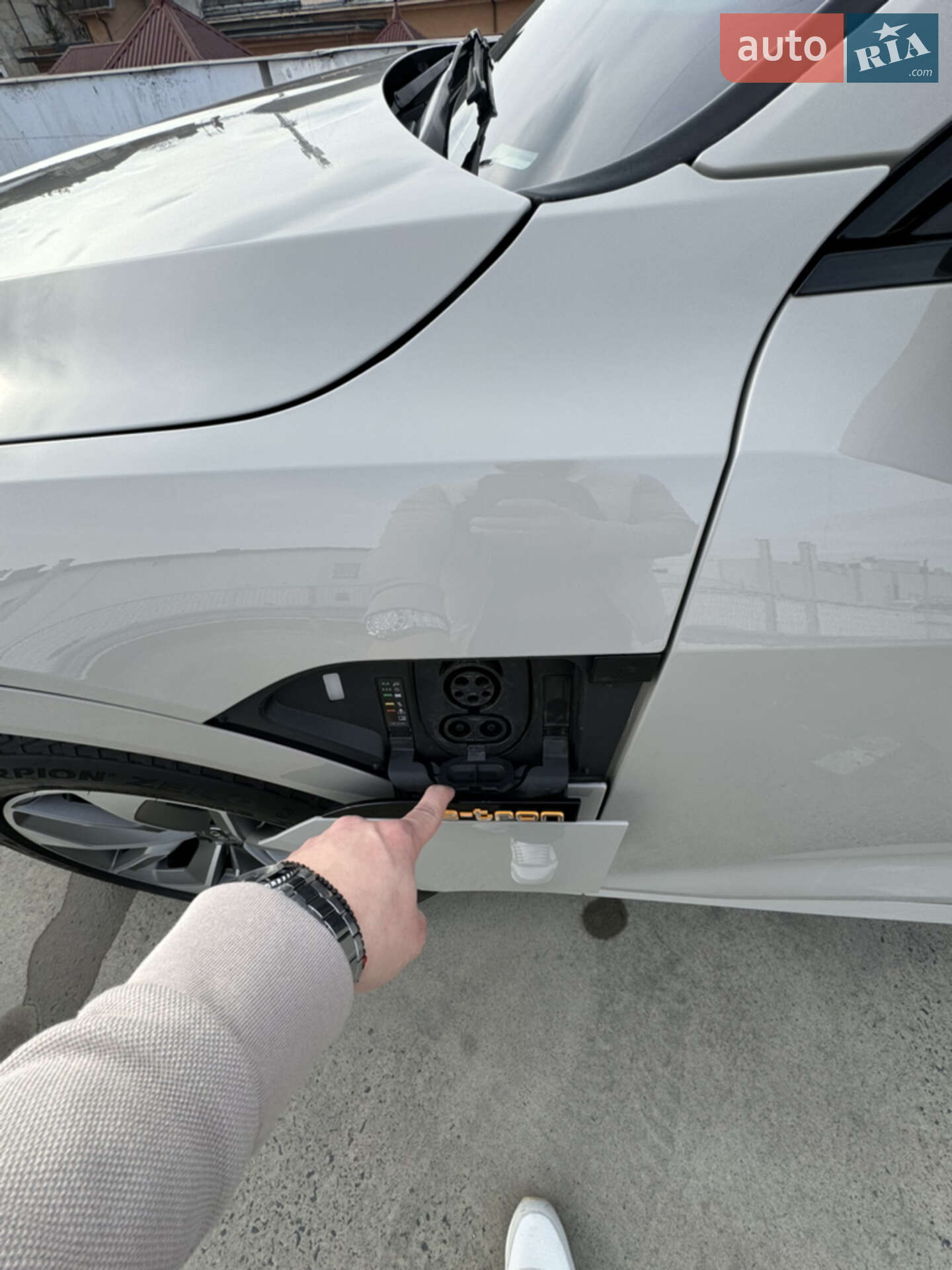 Audi e-tron 2020 VIN WA1LABGE2MB011318 фото оголошення 11 з 38