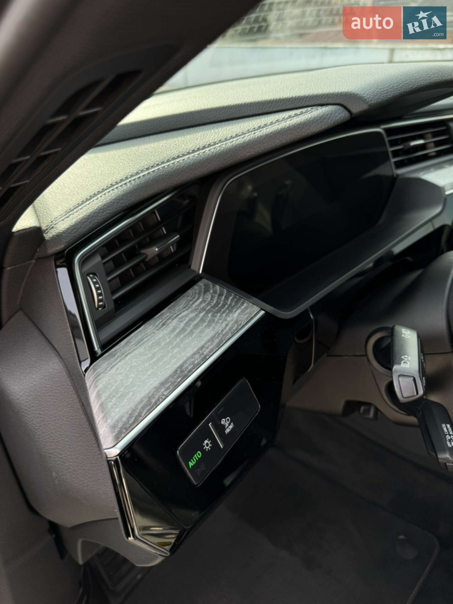 Audi e-tron 2020 VIN WA1LABGE2MB011318 фото оголошення 18 з 38