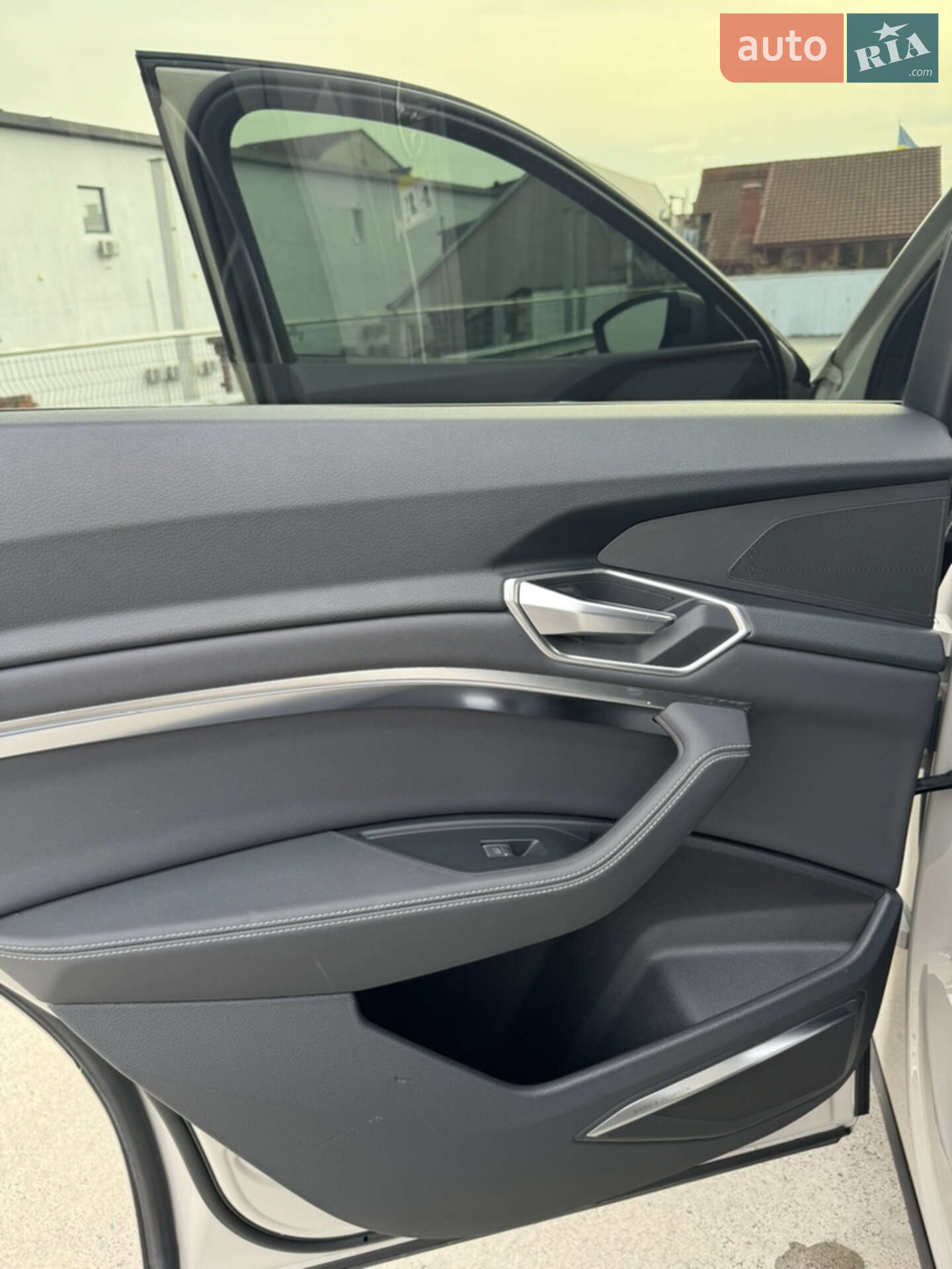 Audi e-tron 2020 VIN WA1LABGE2MB011318 фото оголошення 30 з 38