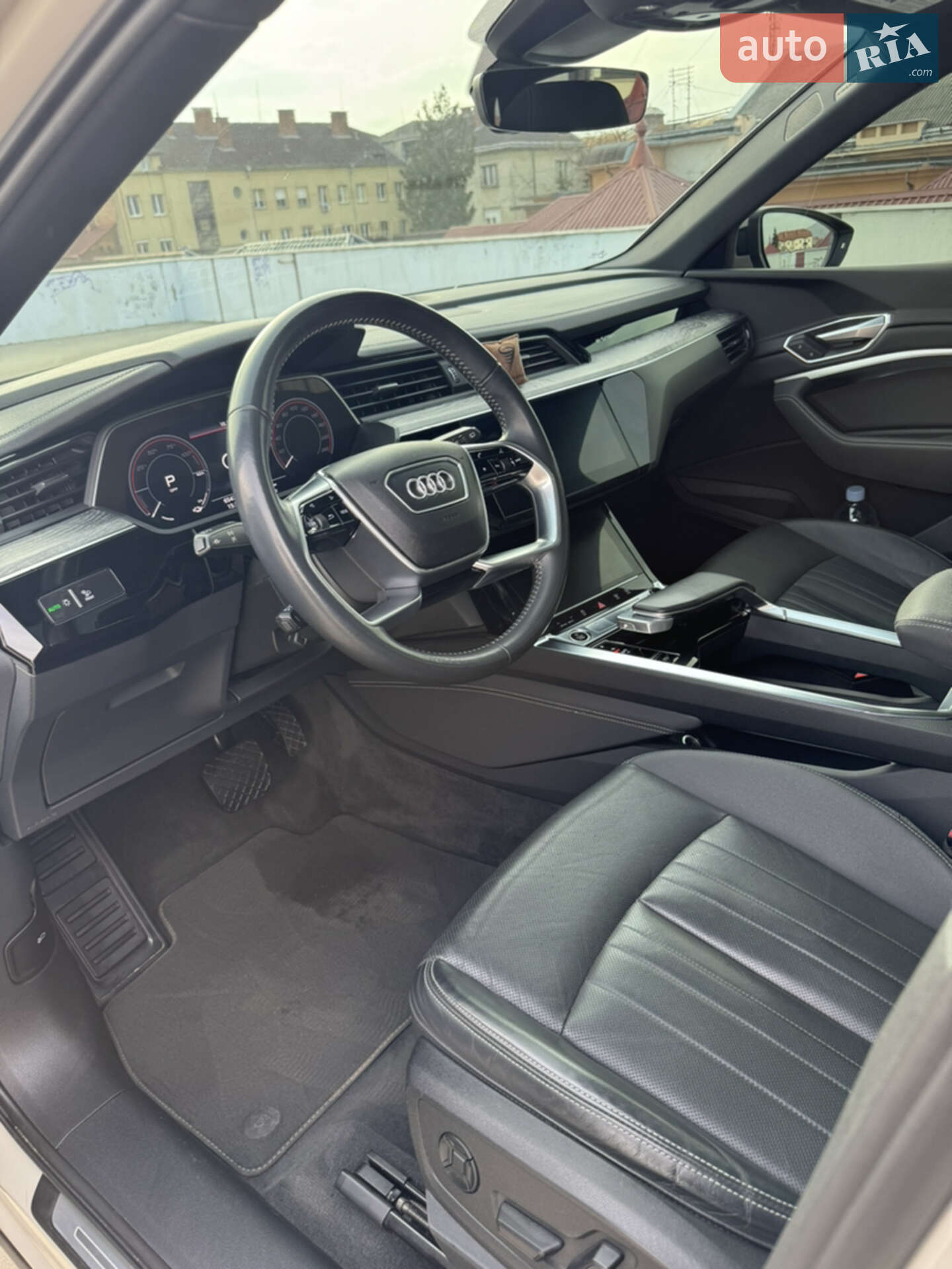 Audi e-tron 2020 VIN WA1LABGE2MB011318 фото оголошення 31 з 38