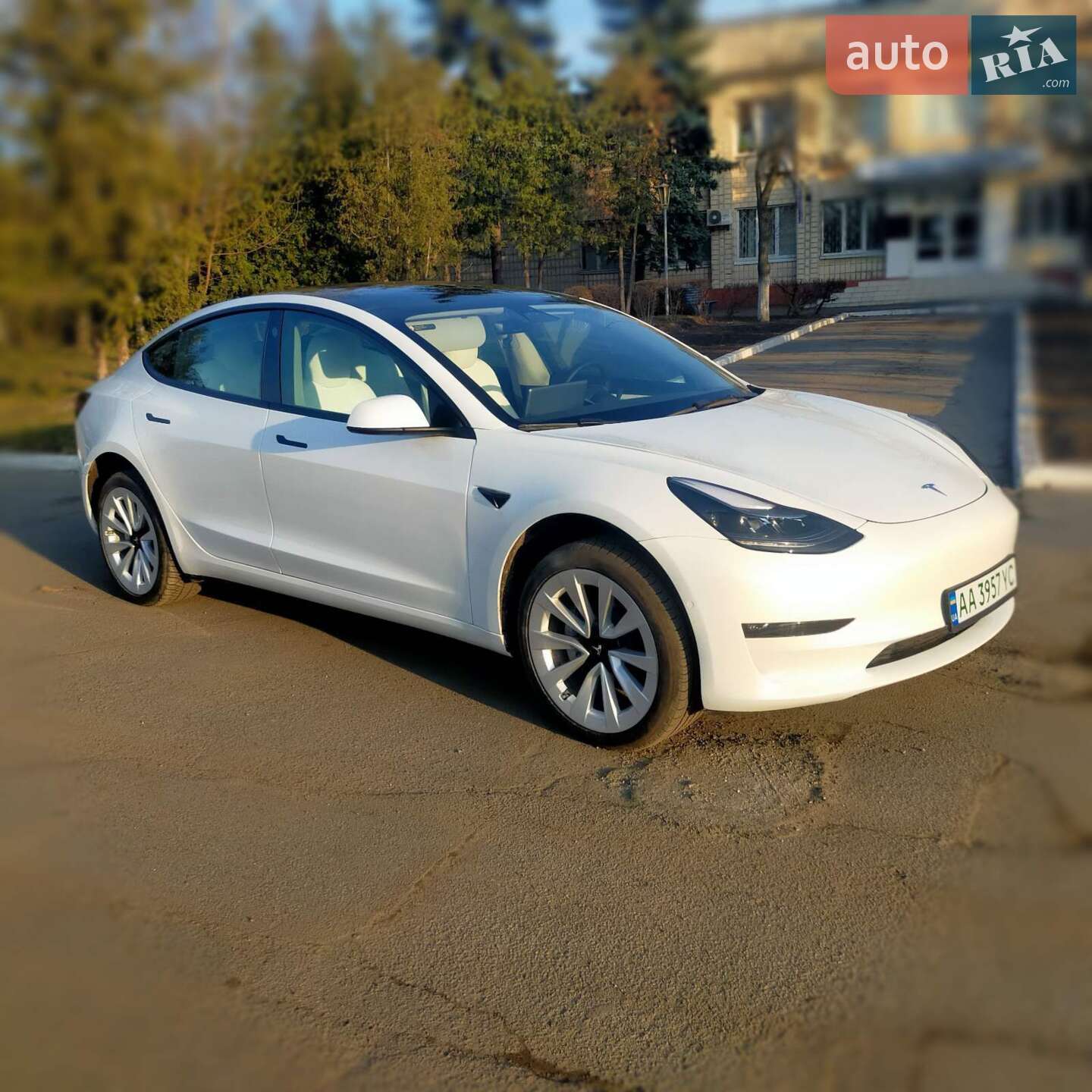 Tesla Model 3 2022 VIN 5YJ3E1EAXNF340660 фото оголошення 2 з 14