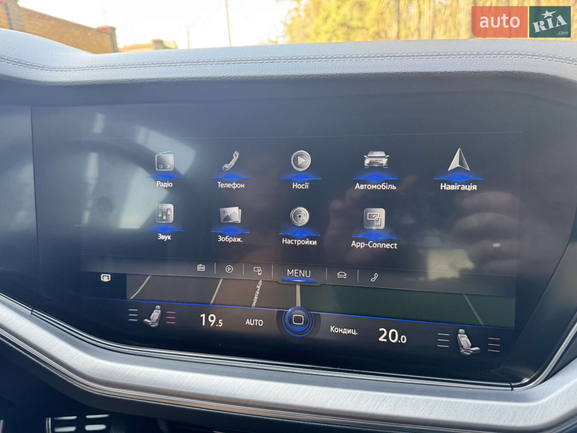 Volkswagen Touareg 2018 VIN WVGZZZCRZJD002084 фото оголошення 5 з 37