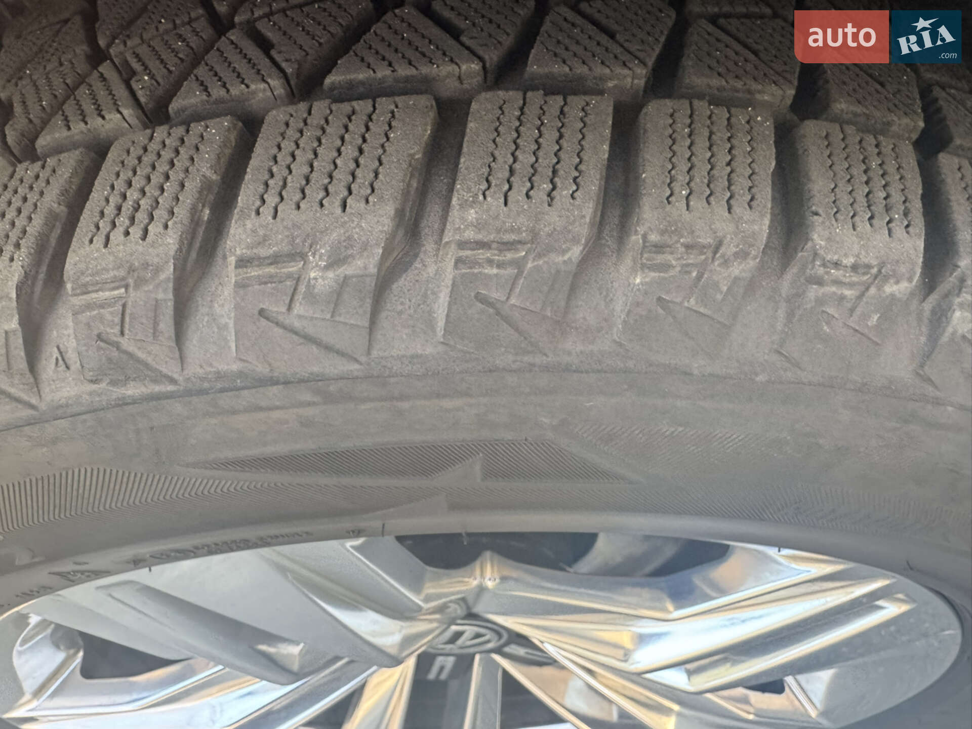 Volkswagen Touareg 2018 VIN WVGZZZCRZJD002084 фото оголошення 8 з 37