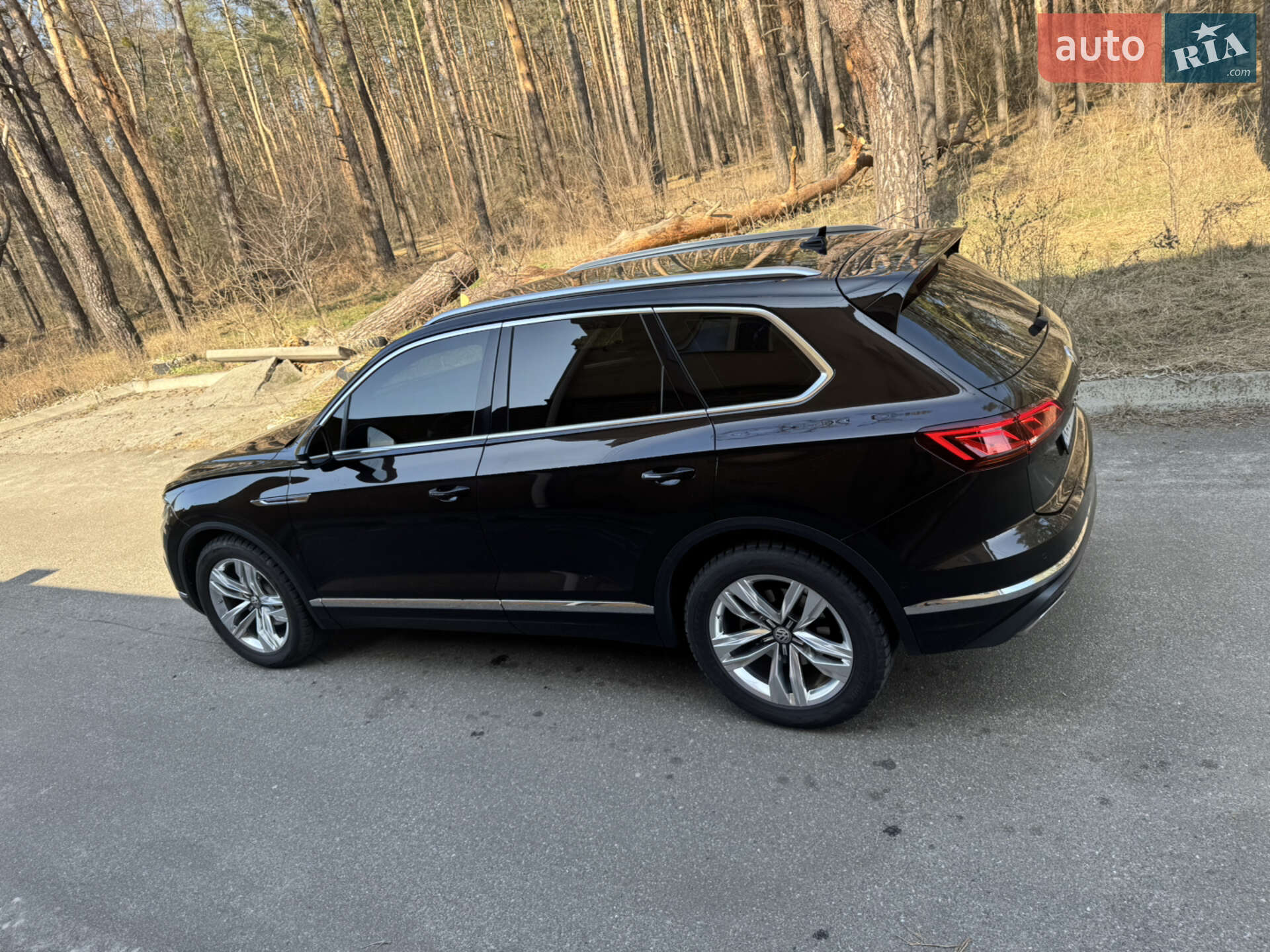 Volkswagen Touareg 2018 VIN WVGZZZCRZJD002084 фото оголошення 15 з 37