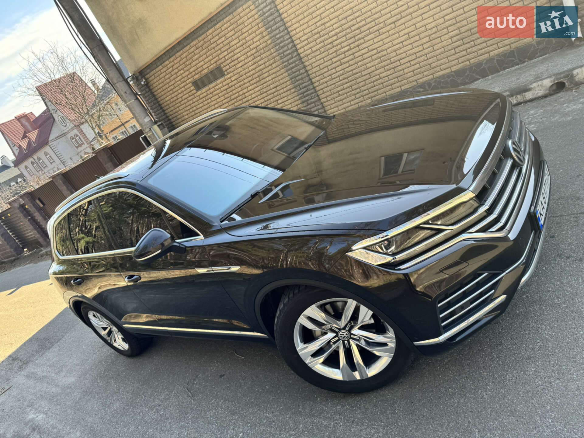 Volkswagen Touareg 2018 VIN WVGZZZCRZJD002084 фото оголошення 16 з 37