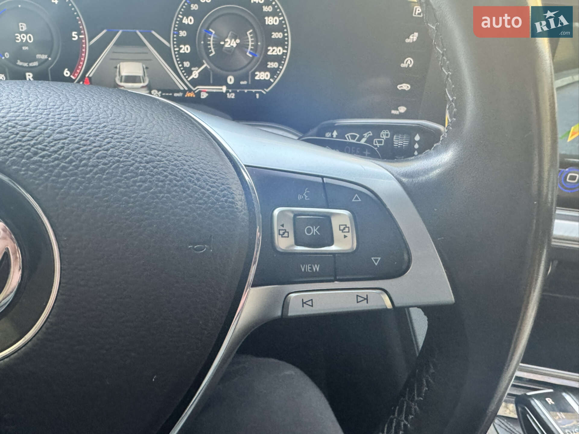 Volkswagen Touareg 2018 VIN WVGZZZCRZJD002084 фото оголошення 28 з 37