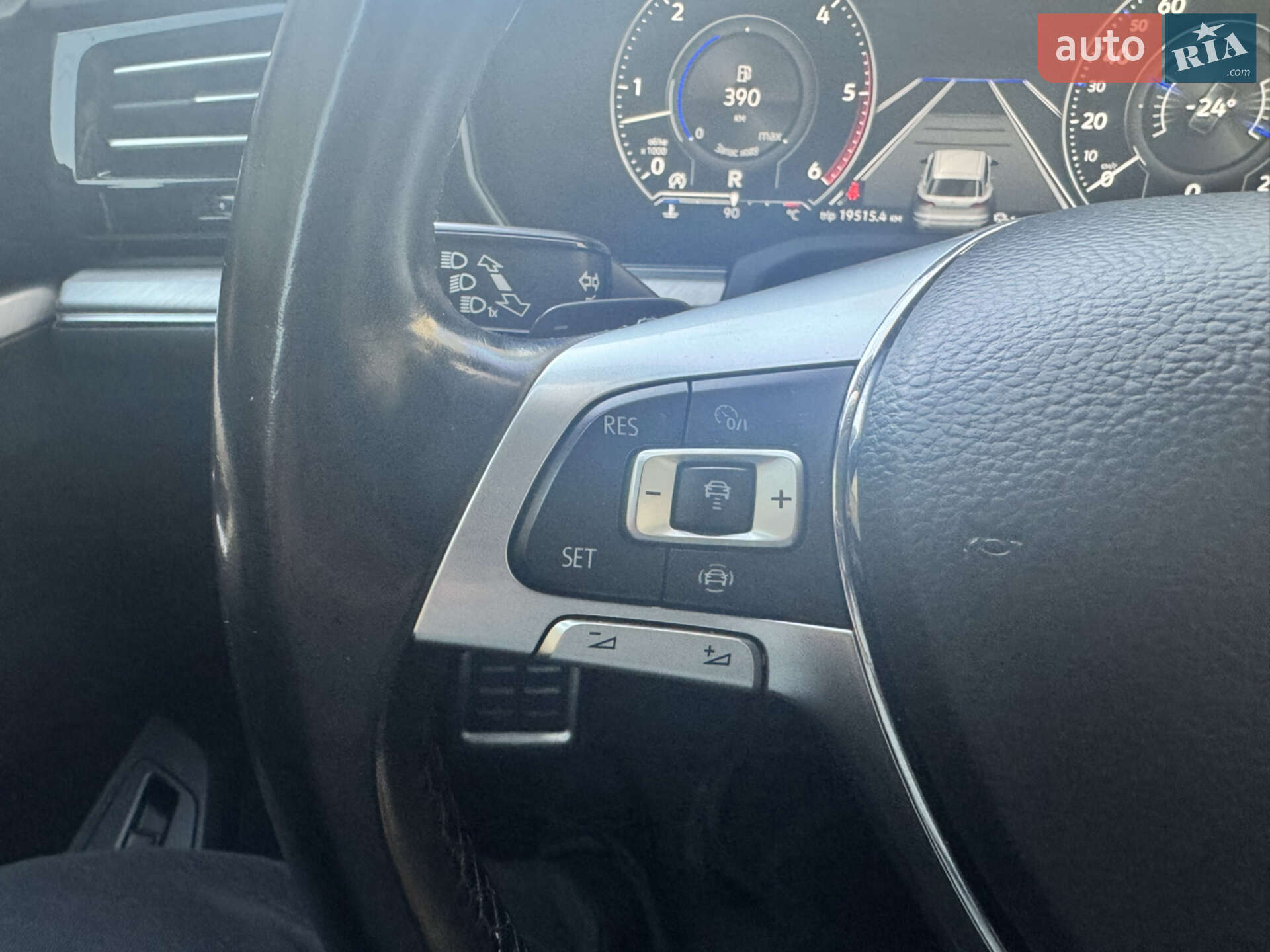 Volkswagen Touareg 2018 VIN WVGZZZCRZJD002084 фото оголошення 33 з 37
