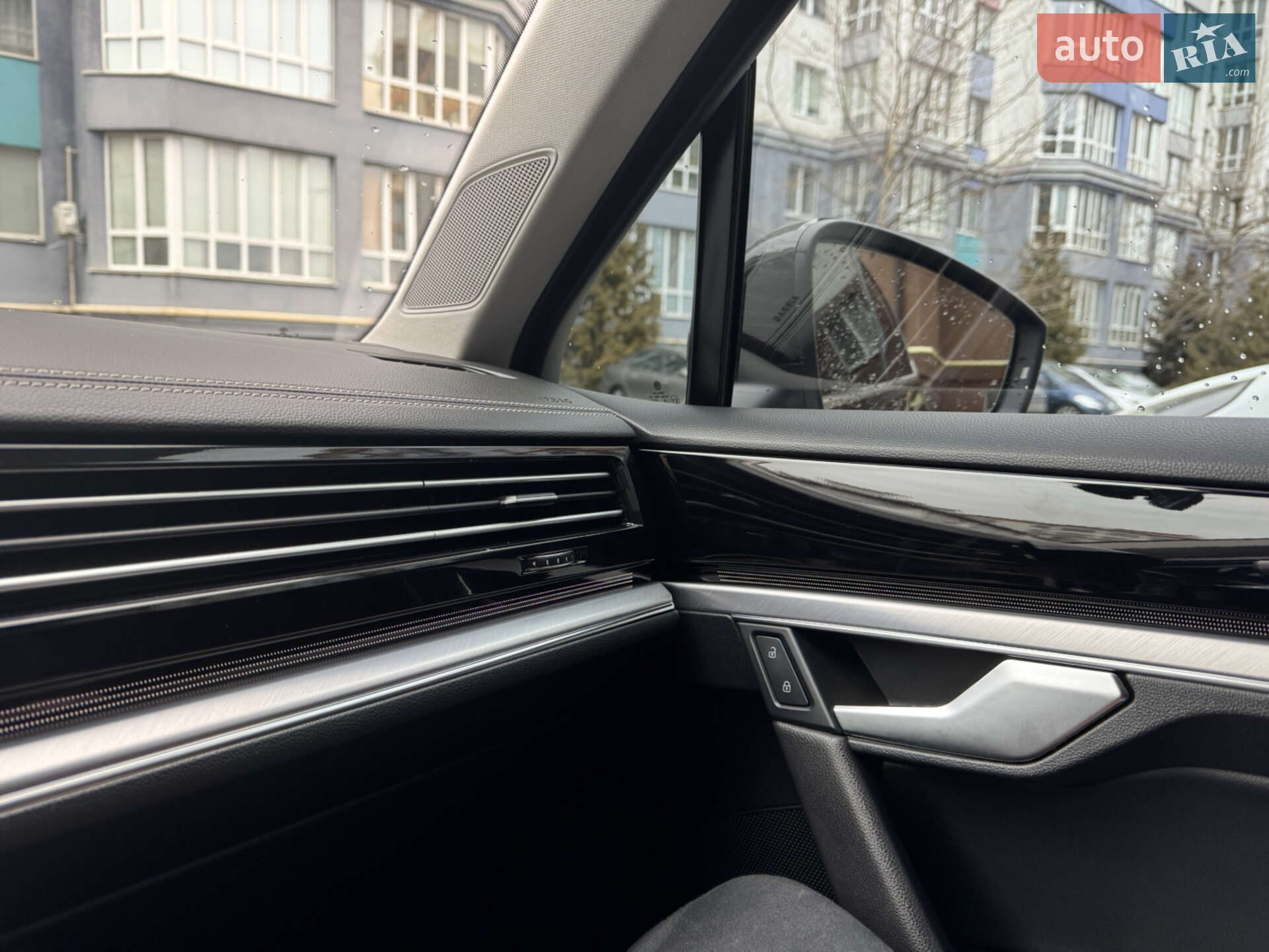 Volkswagen Touareg 2018 VIN WVGZZZCRZJD002084 фото оголошення 37 з 37