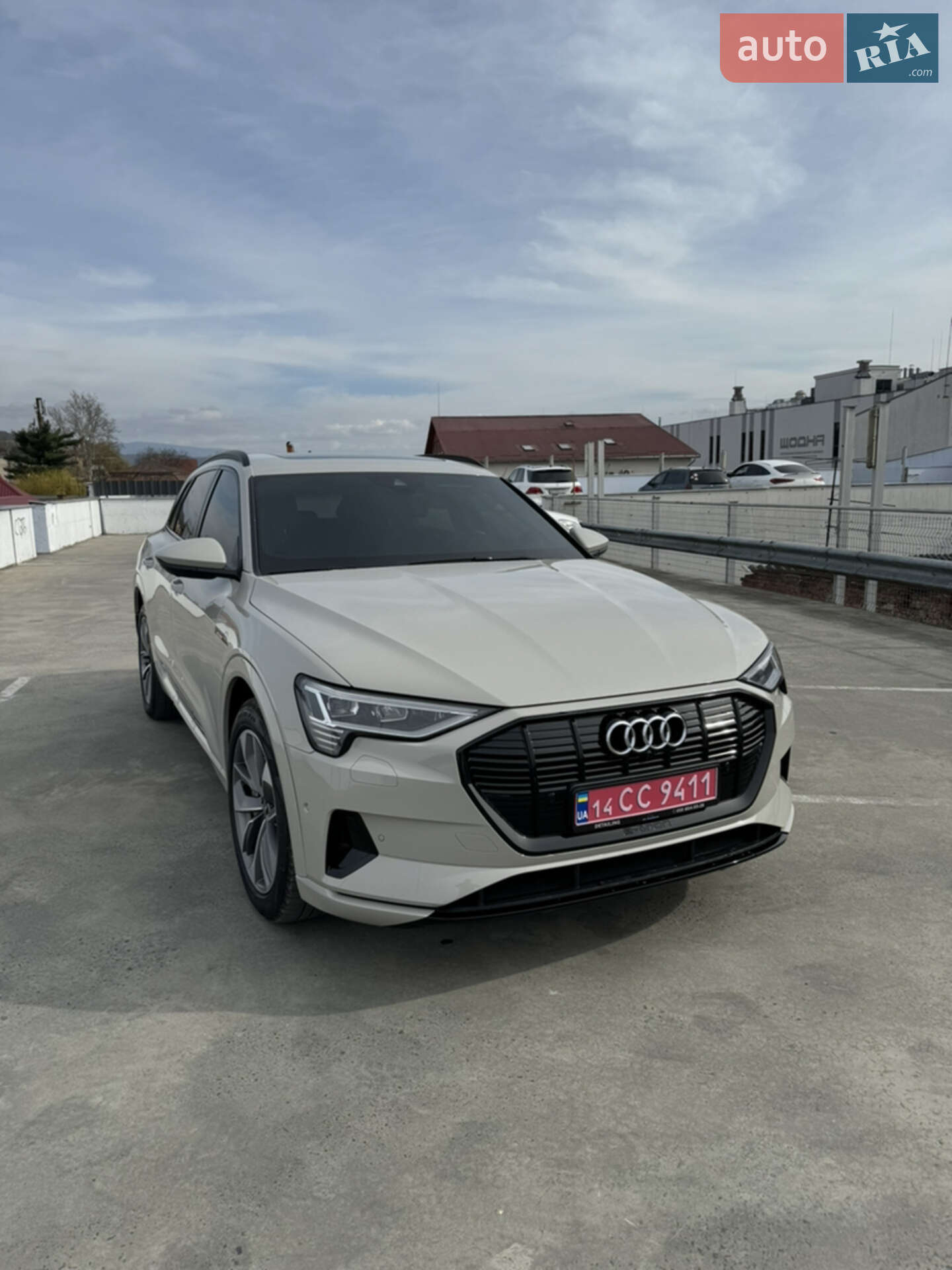 Audi e-tron 2020 VIN WA1LABGE2MB011318 фото оголошення 2 з 39
