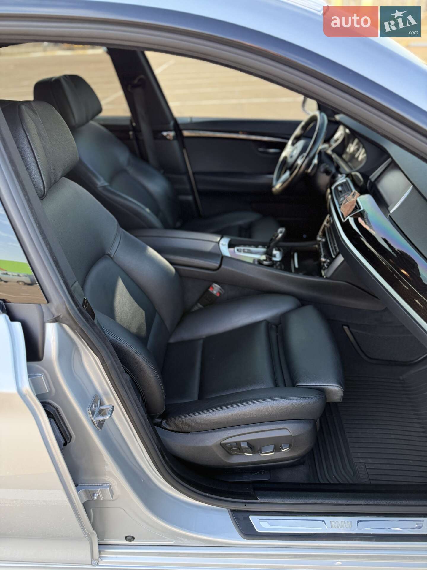BMW 5 Series GT 2016 VIN WBA5M0C55GD085242 фото оголошення 17 з 45