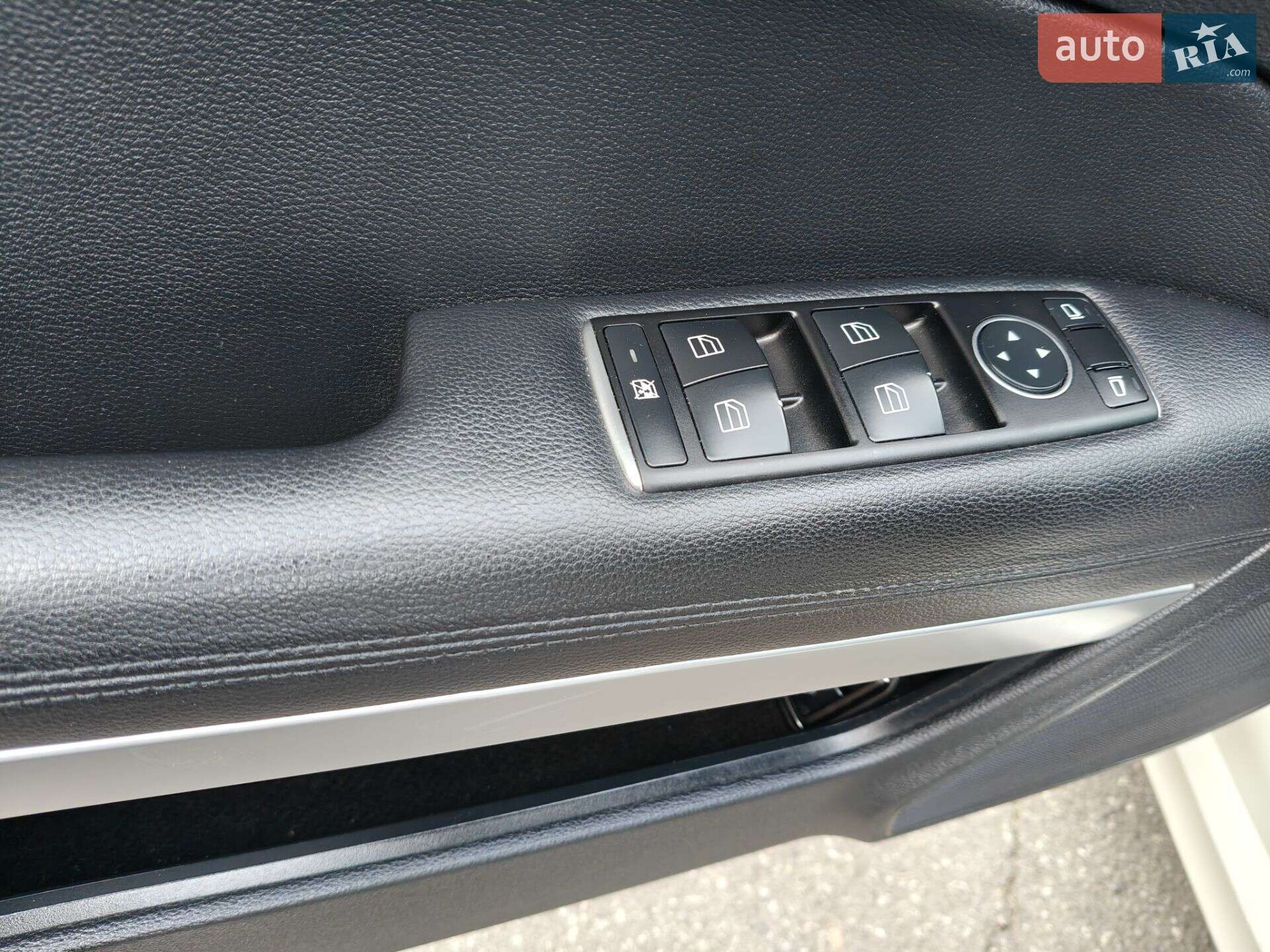 Mercedes-Benz E-Class 2010 VIN WDD2073471F074187 фото оголошення 32 з 78