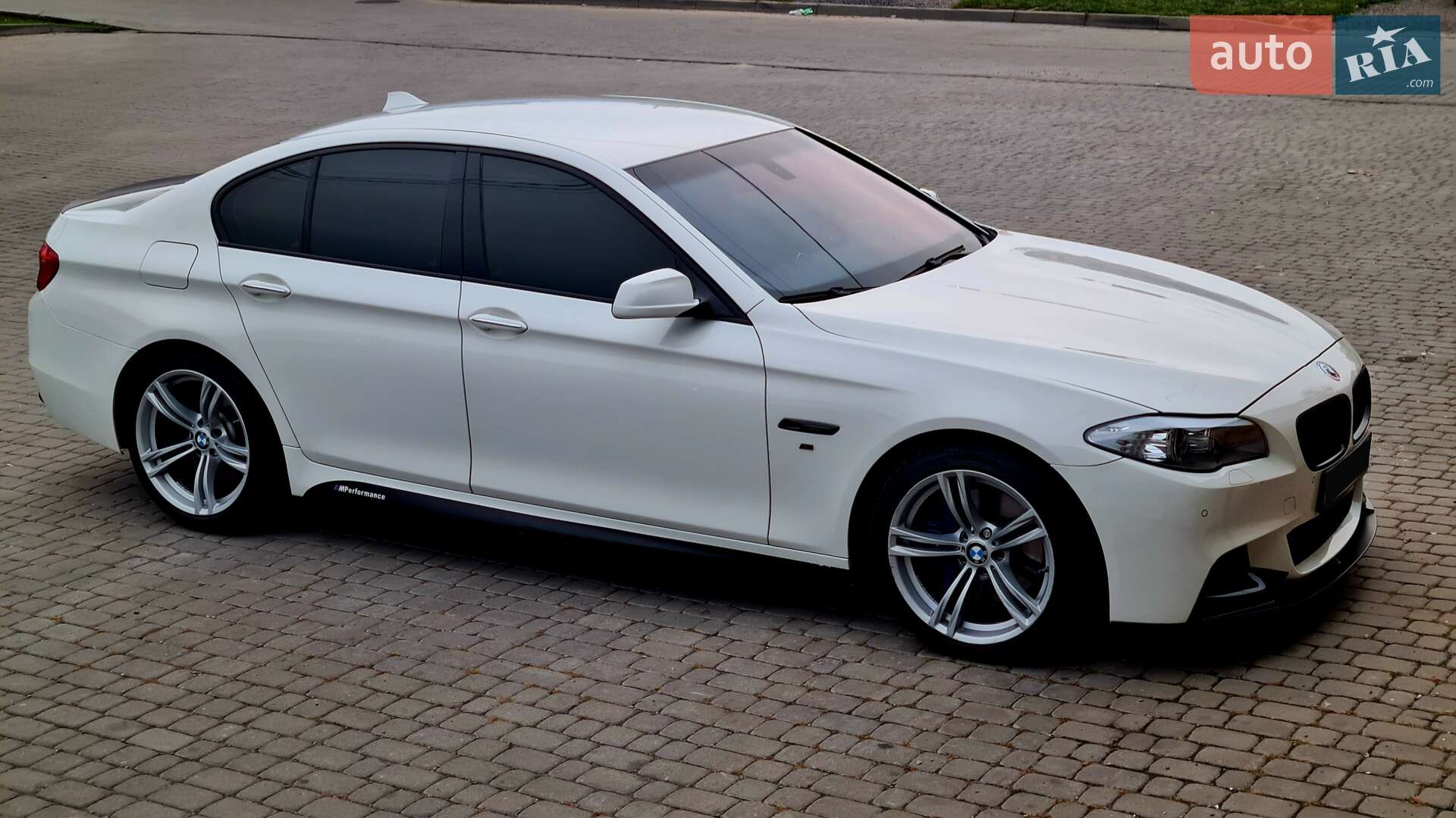 BMW 5 Series 2011 VIN WBAFR11070C858940 фото оголошення 13 з 44